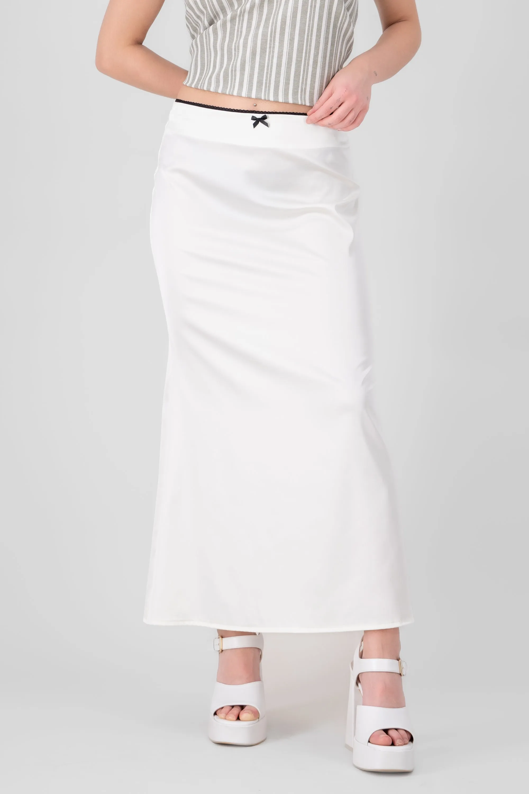 Falda midi satinada moño sold by Shasa product image thumbnail 2