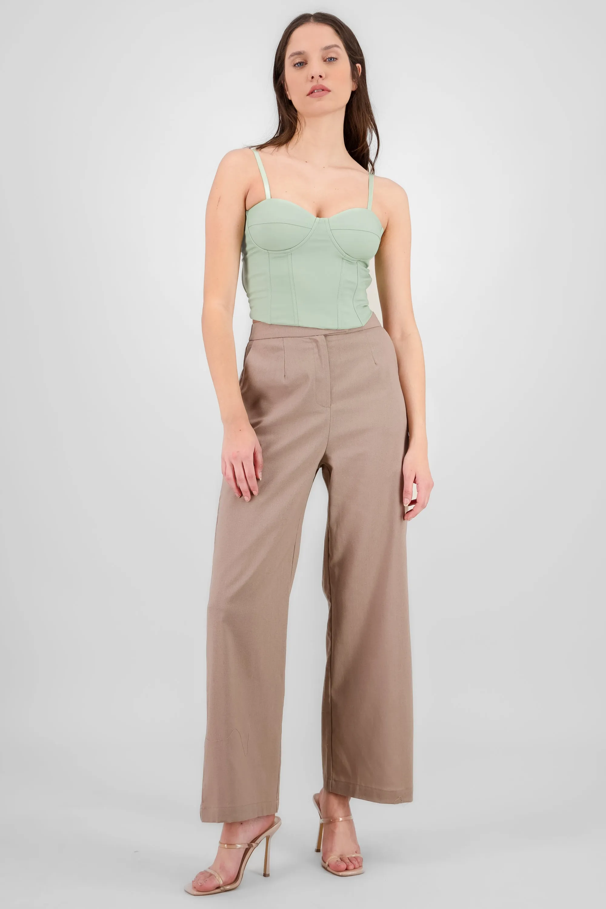 Pantalones amplios mezcla algodon y lino sold by Shasa