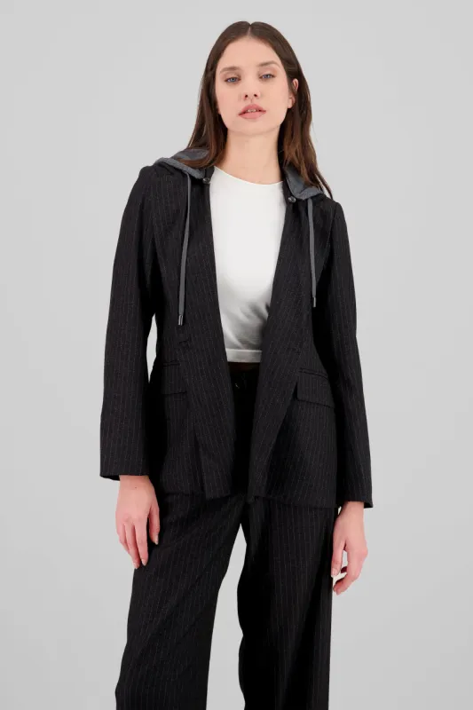 Saco over detalle gorro sold by Shasa