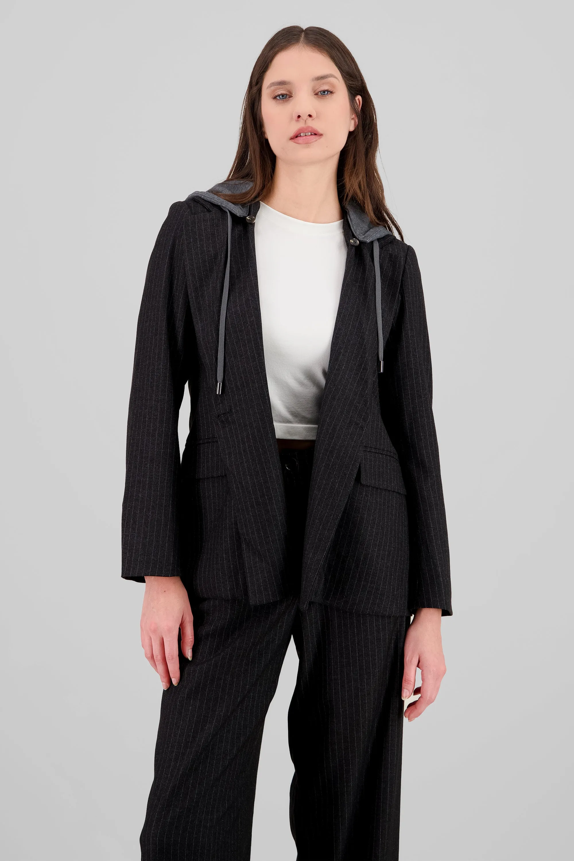 Saco over detalle gorro sold by Shasa