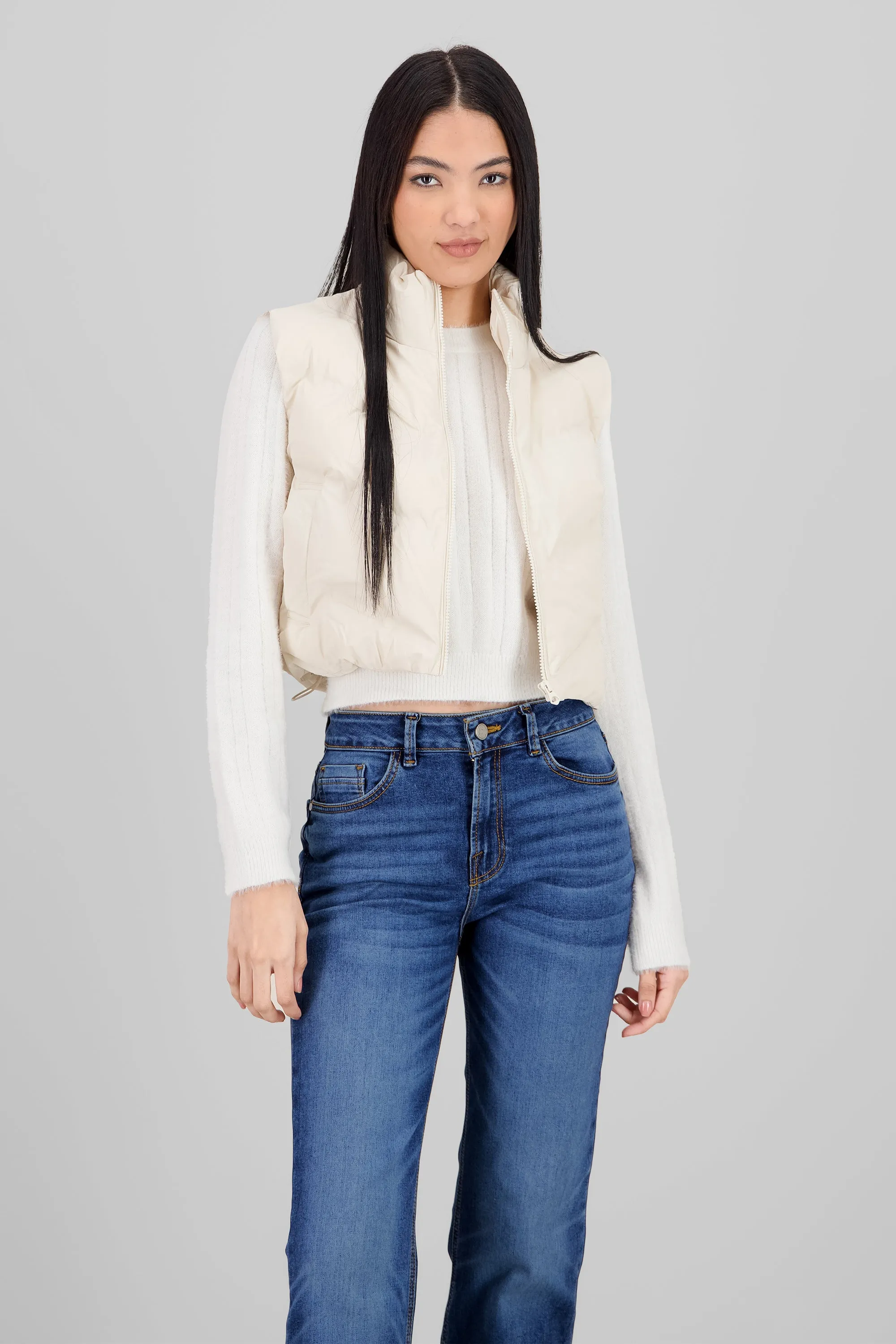 Chaleco corto capitonado liso sold by Shasa