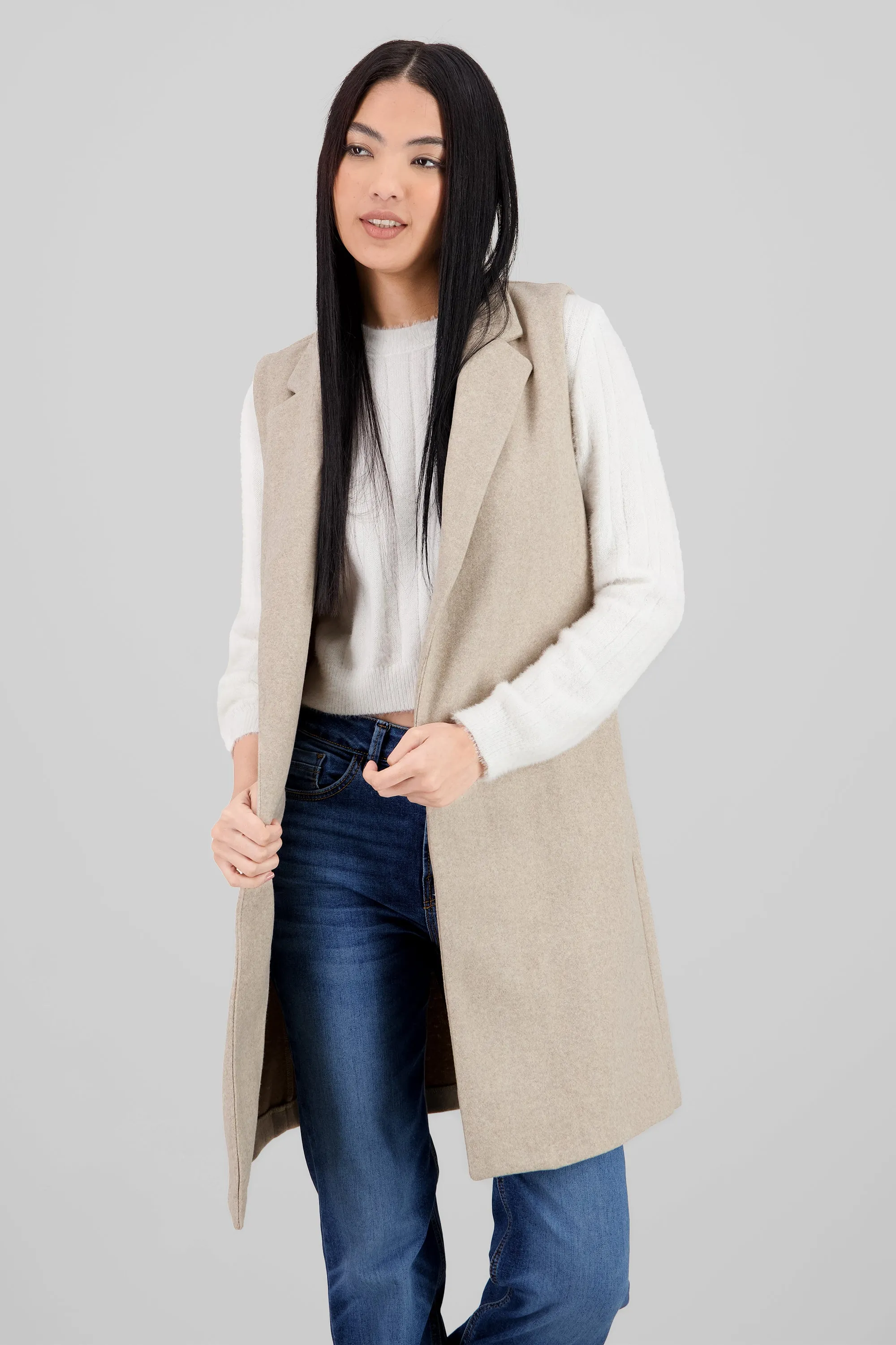 Chaleco liso largo con solapa sold by Shasa