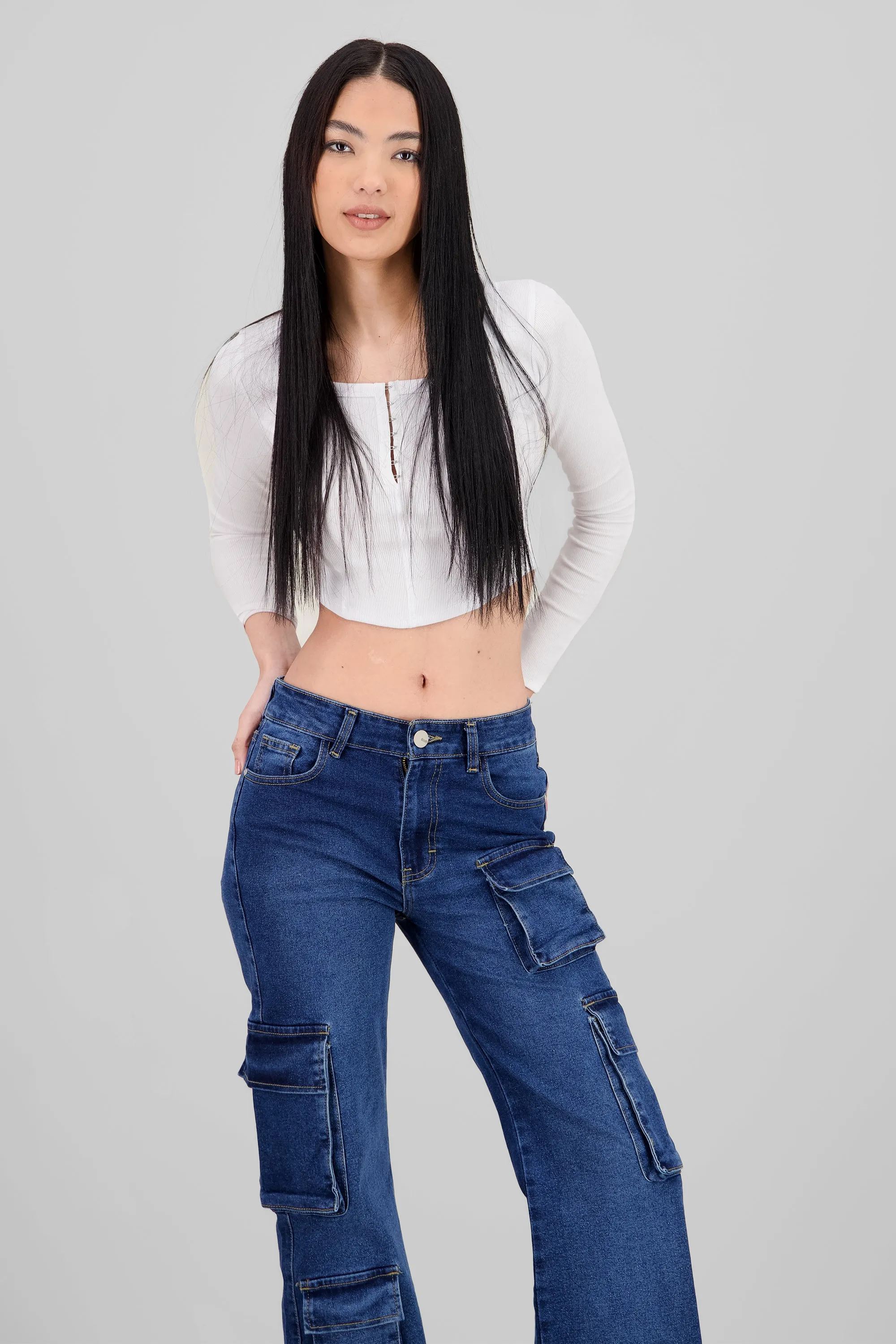 Top manga larga escote cuadrado con broches sold by Shasa