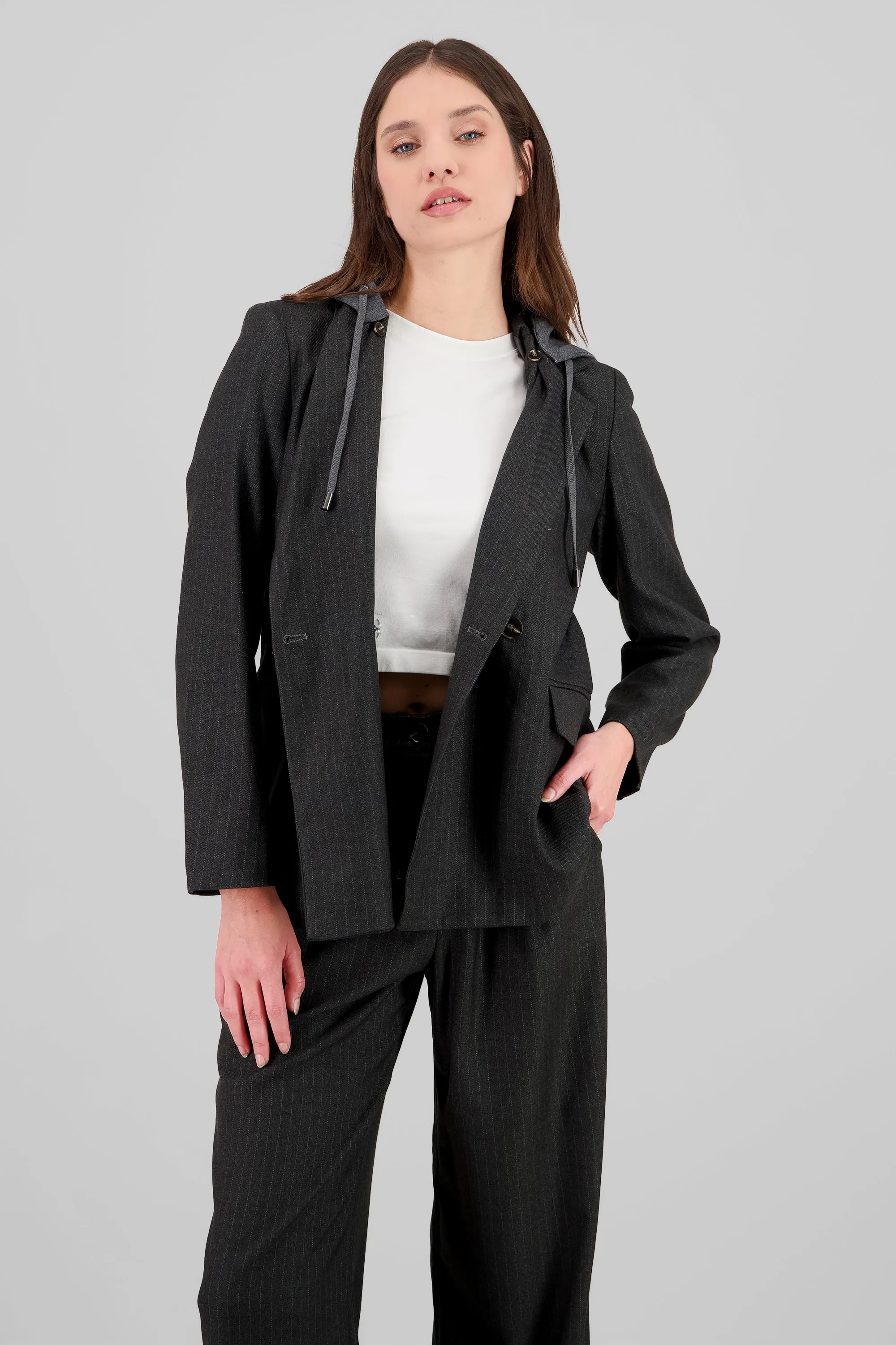 Saco over detalle gorro sold by Shasa