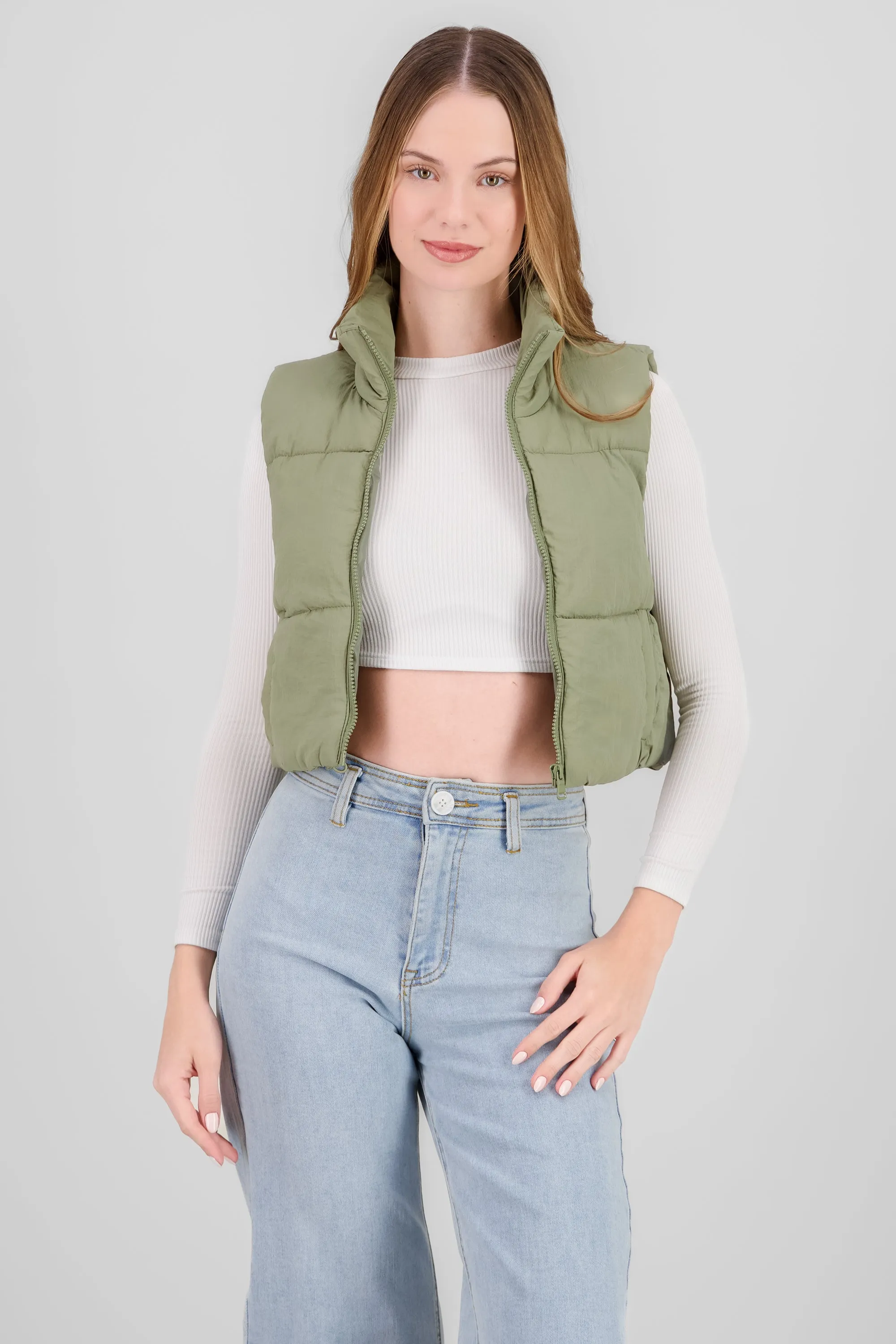 Chaleco capitonado corto liso sold by Shasa