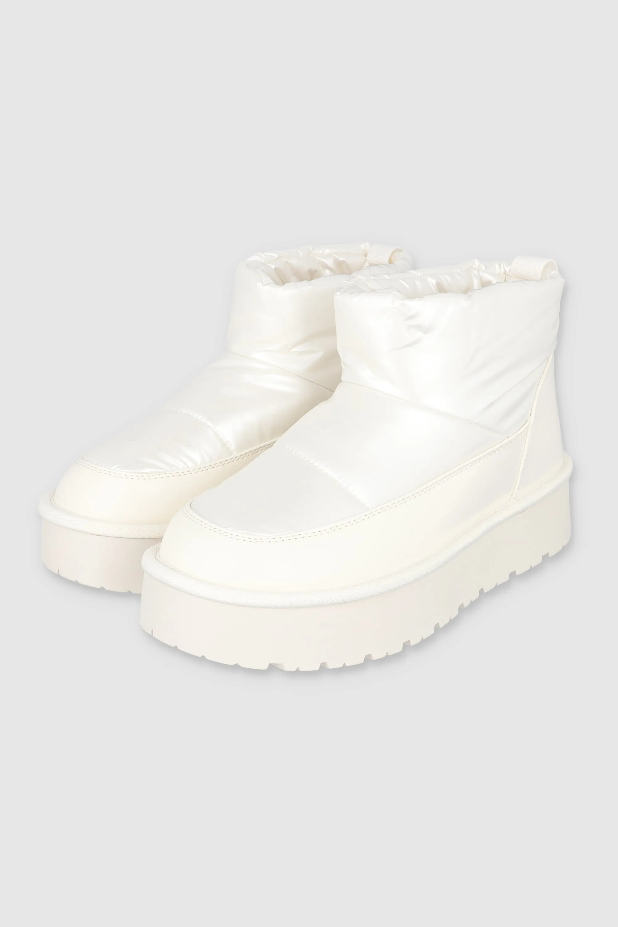 Bota invierno contraste cierre sold by Shasa product image thumbnail 3