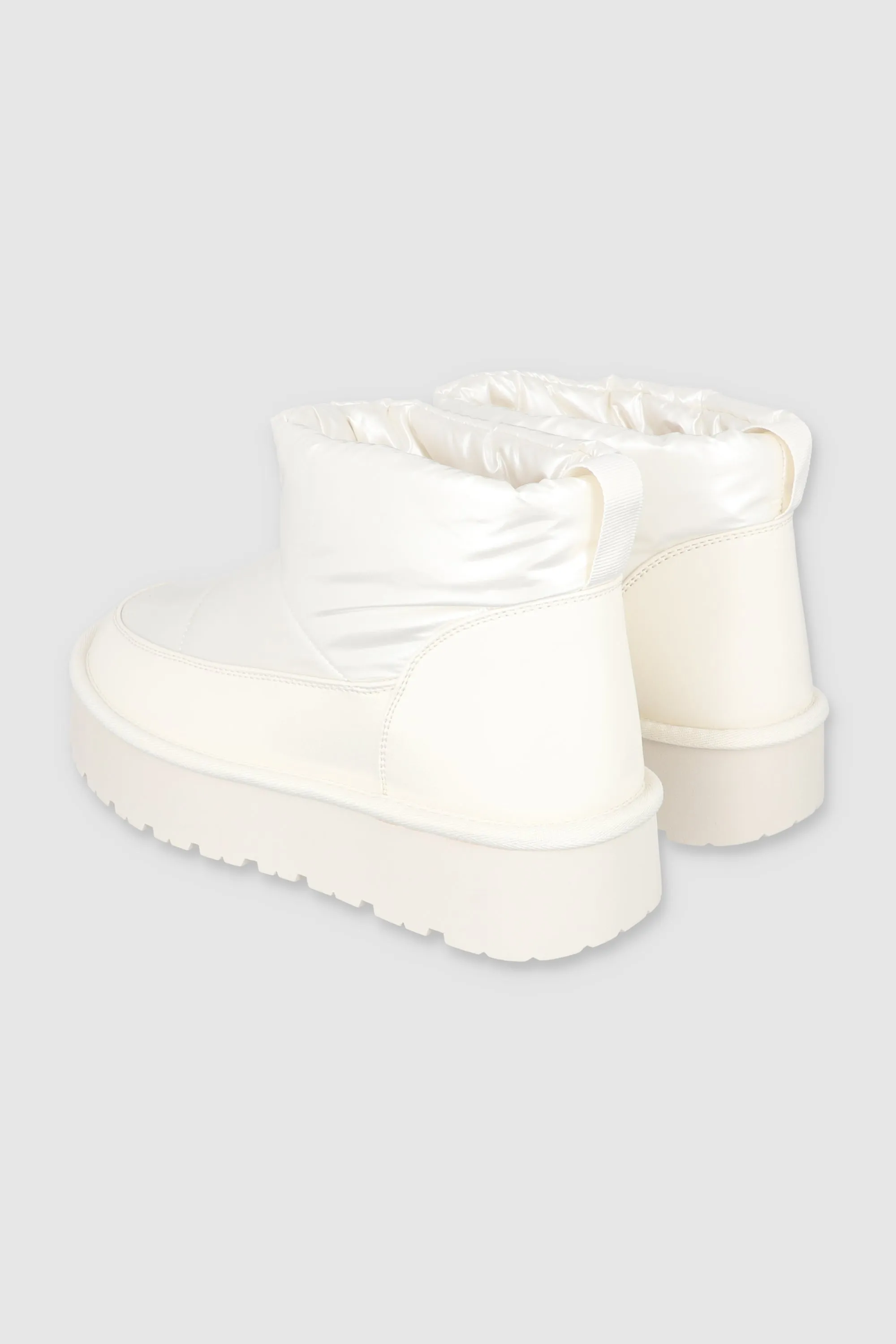 Bota invierno contraste cierre sold by Shasa product image thumbnail 5