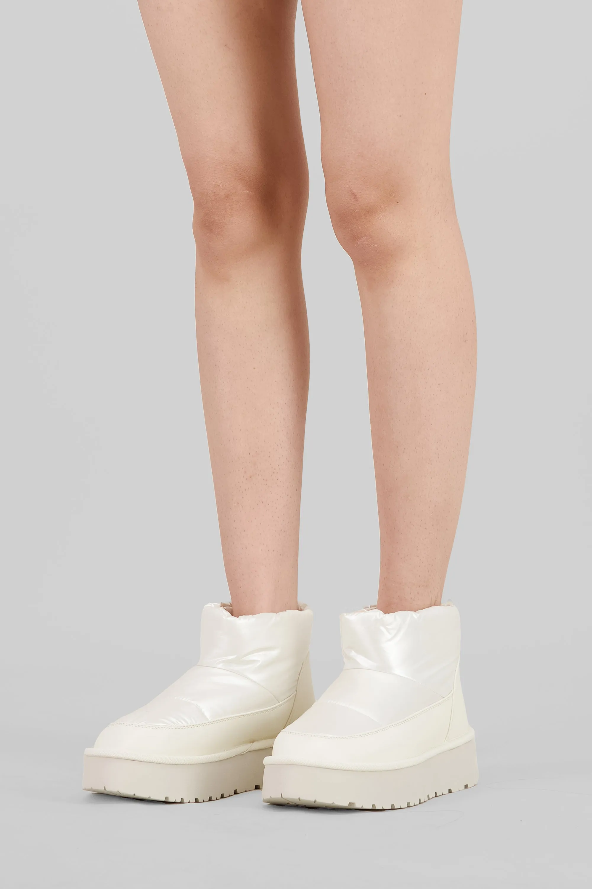 Bota invierno contraste cierre sold by Shasa