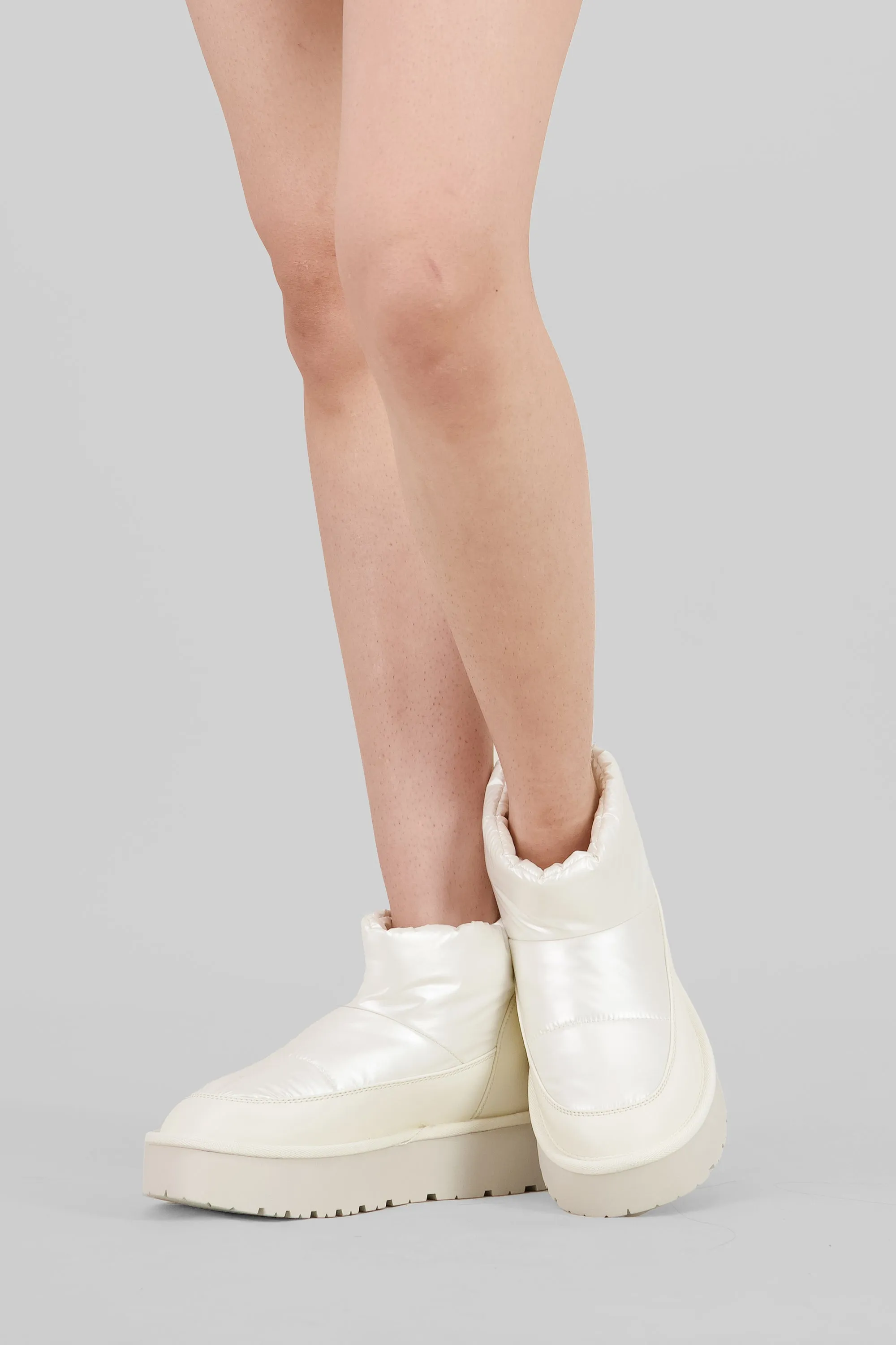 Bota invierno contraste cierre sold by Shasa product image thumbnail 2