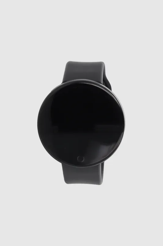 Reloj digital circular sold by Shasa