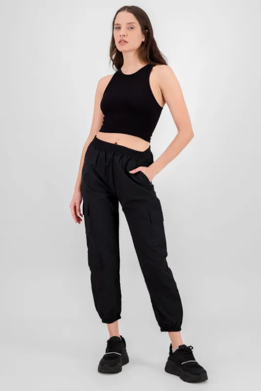 Pantalon cargo resorte sold by Shasa