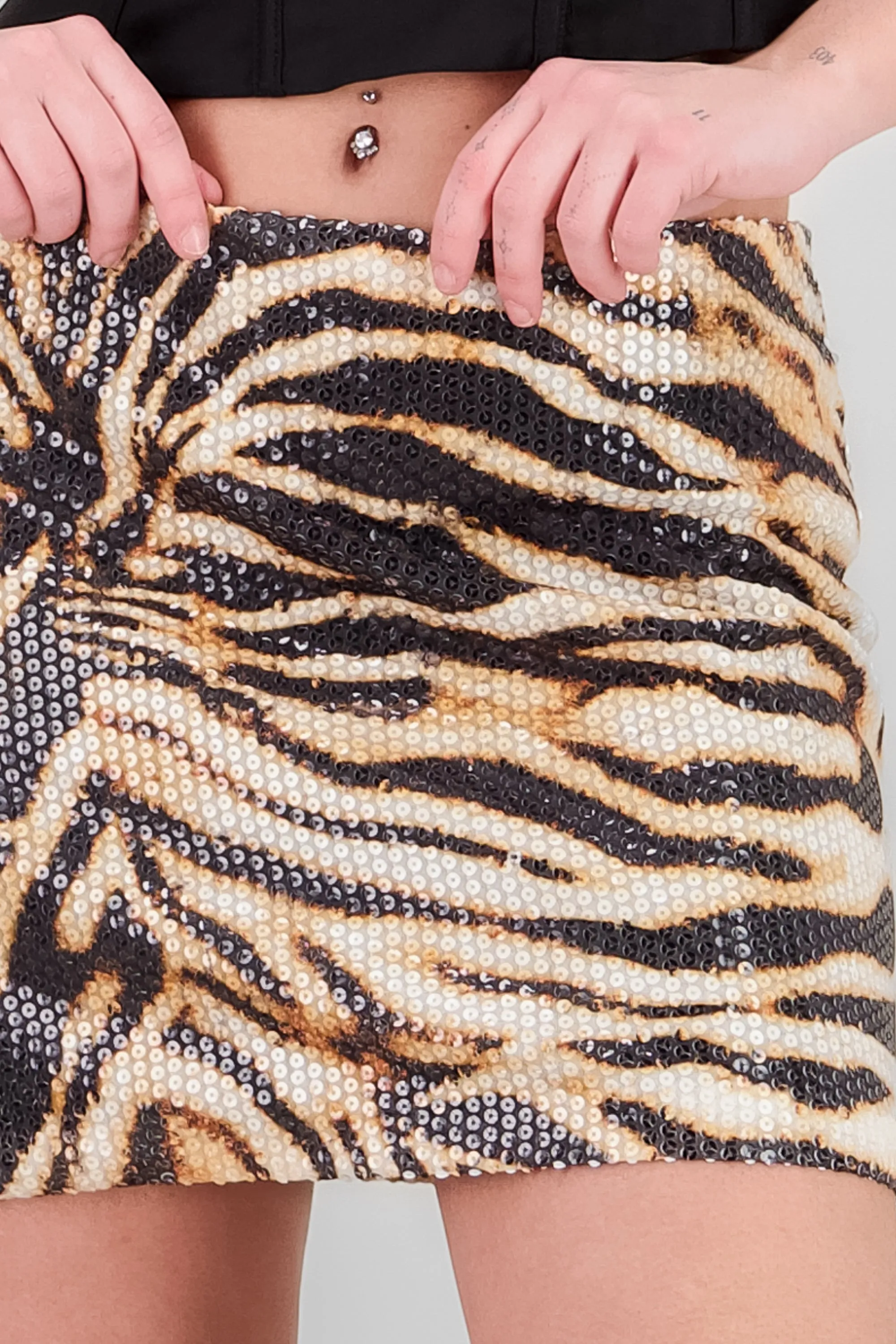 Falda mini lentejuelas animal print sold by Shasa product image thumbnail 5