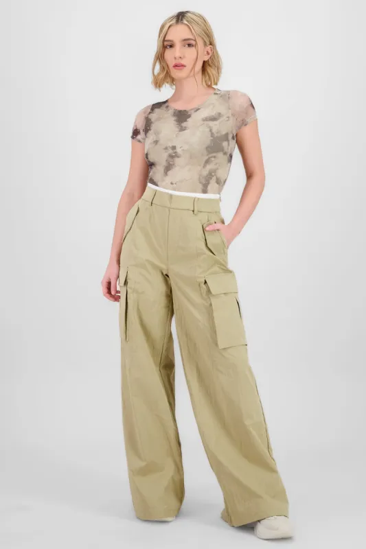 Pantalon cargo detalle pretina doble sold by Shasa