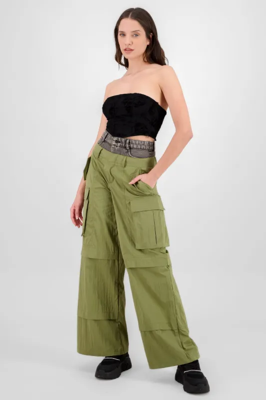 Pantalon cargo detalle pretina denim sold by Shasa