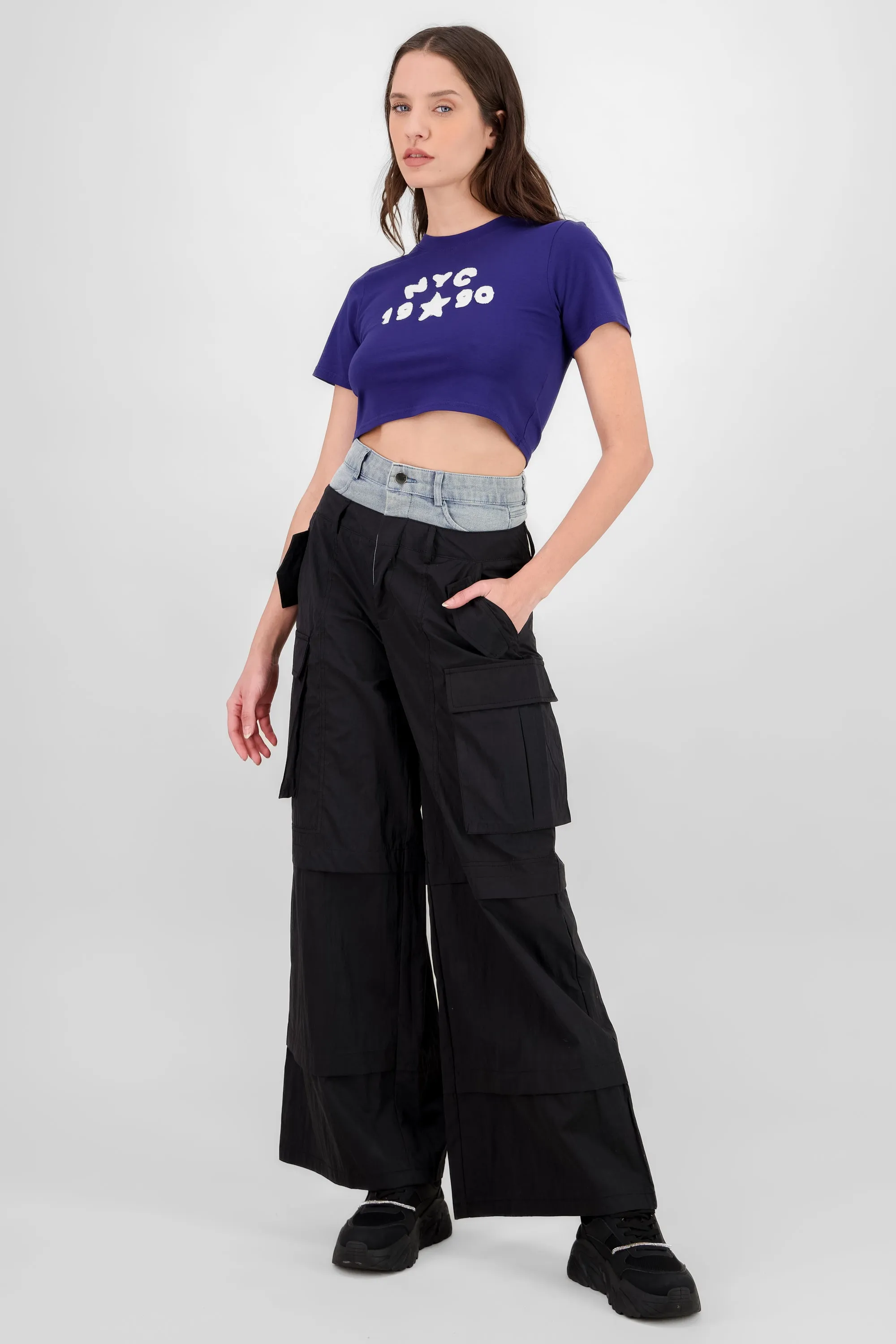 Pantalon cargo detalle pretina denim sold by Shasa