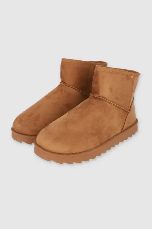 Bota corta peluche sold by Shasa
