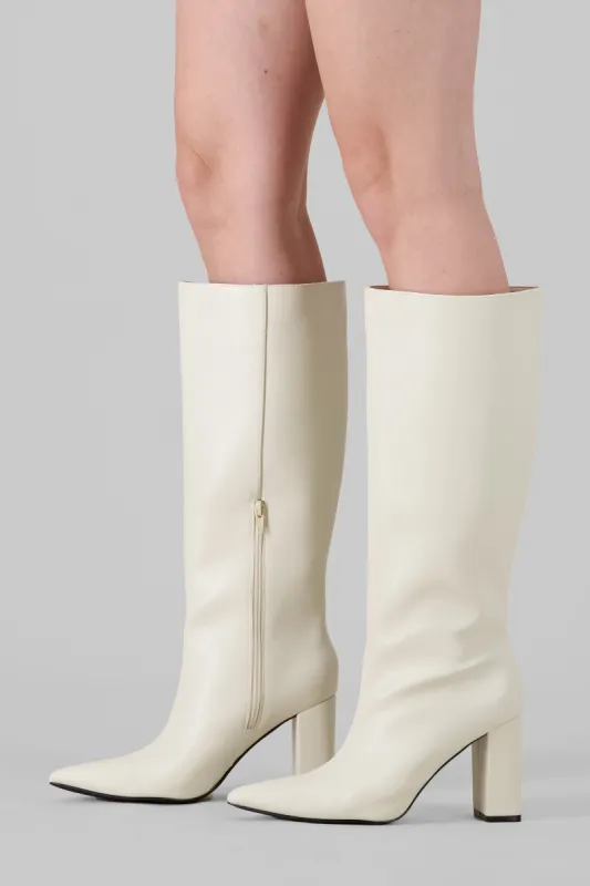 Bota larga estructurada sold by Shasa