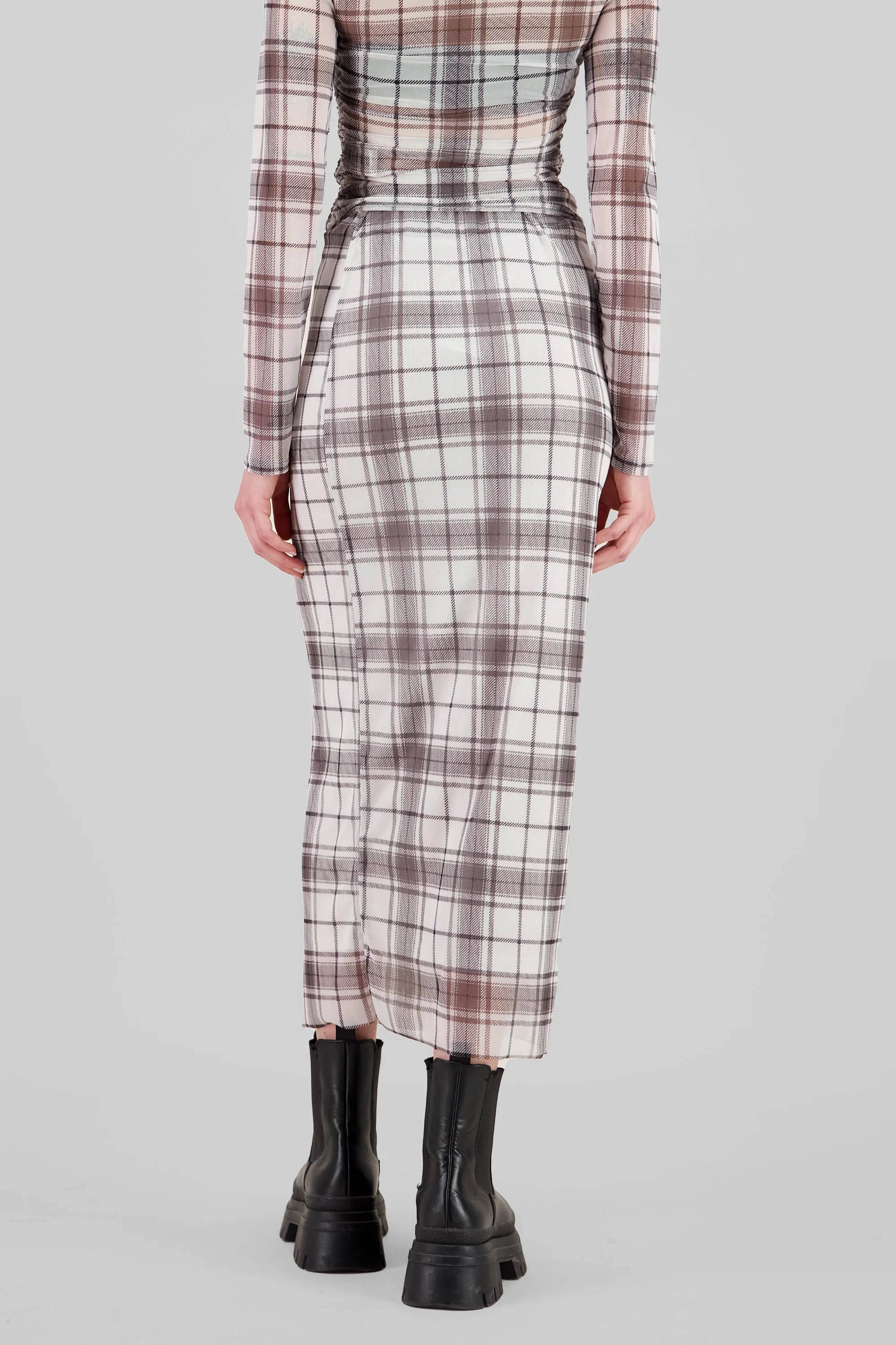 Falda midi mesh cuadros sold by Shasa product image thumbnail 4