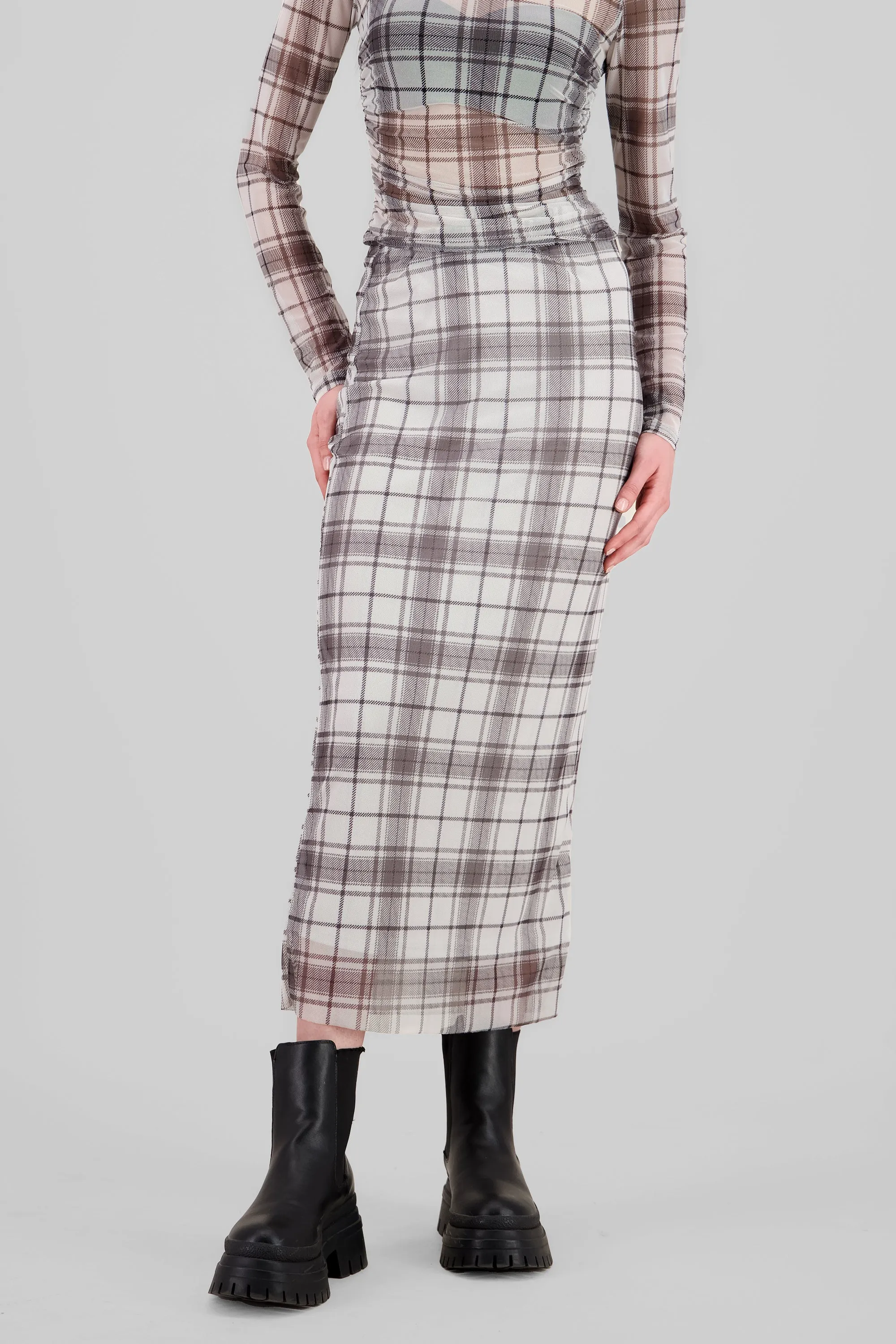 Falda midi mesh cuadros sold by Shasa product image thumbnail 2