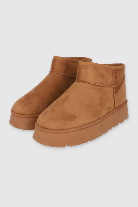 Bota corta plataforma peluche sold by Shasa