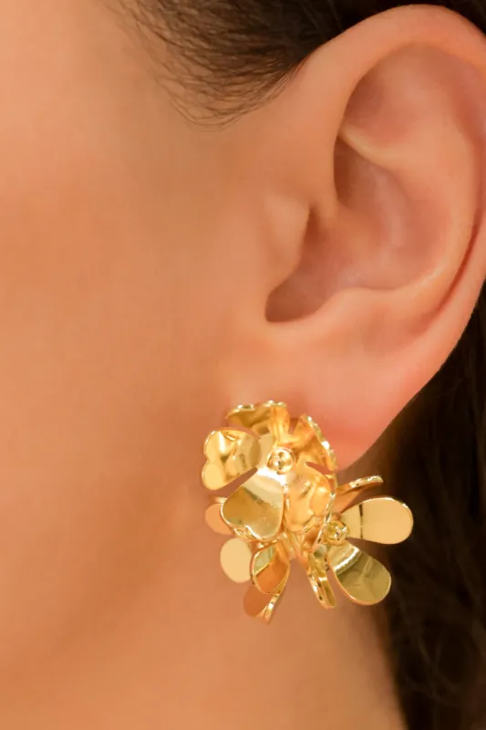 Arracadas petalos sold by Shasa