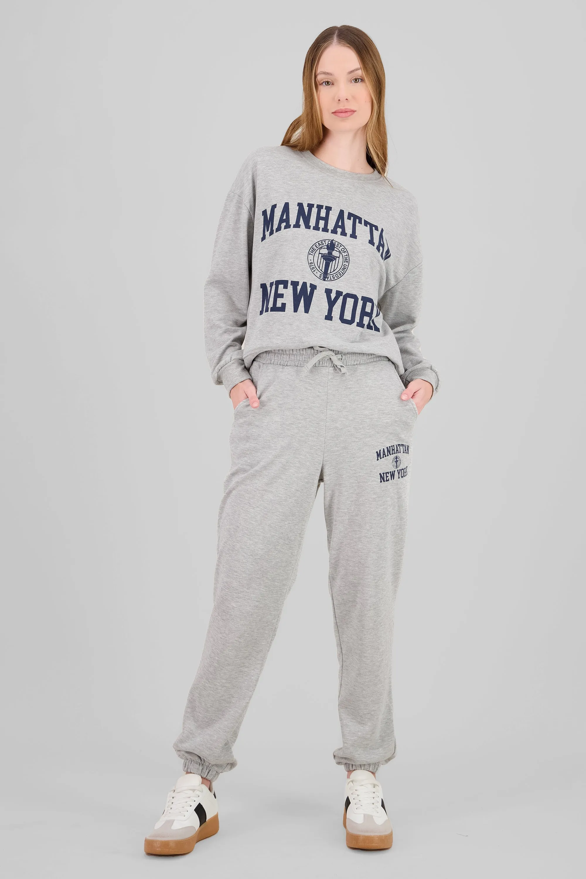 Jogger con bolsas delanteras sold by Shasa