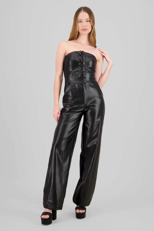 Jumpsuit detalle lace up efecto piel sold by Shasa