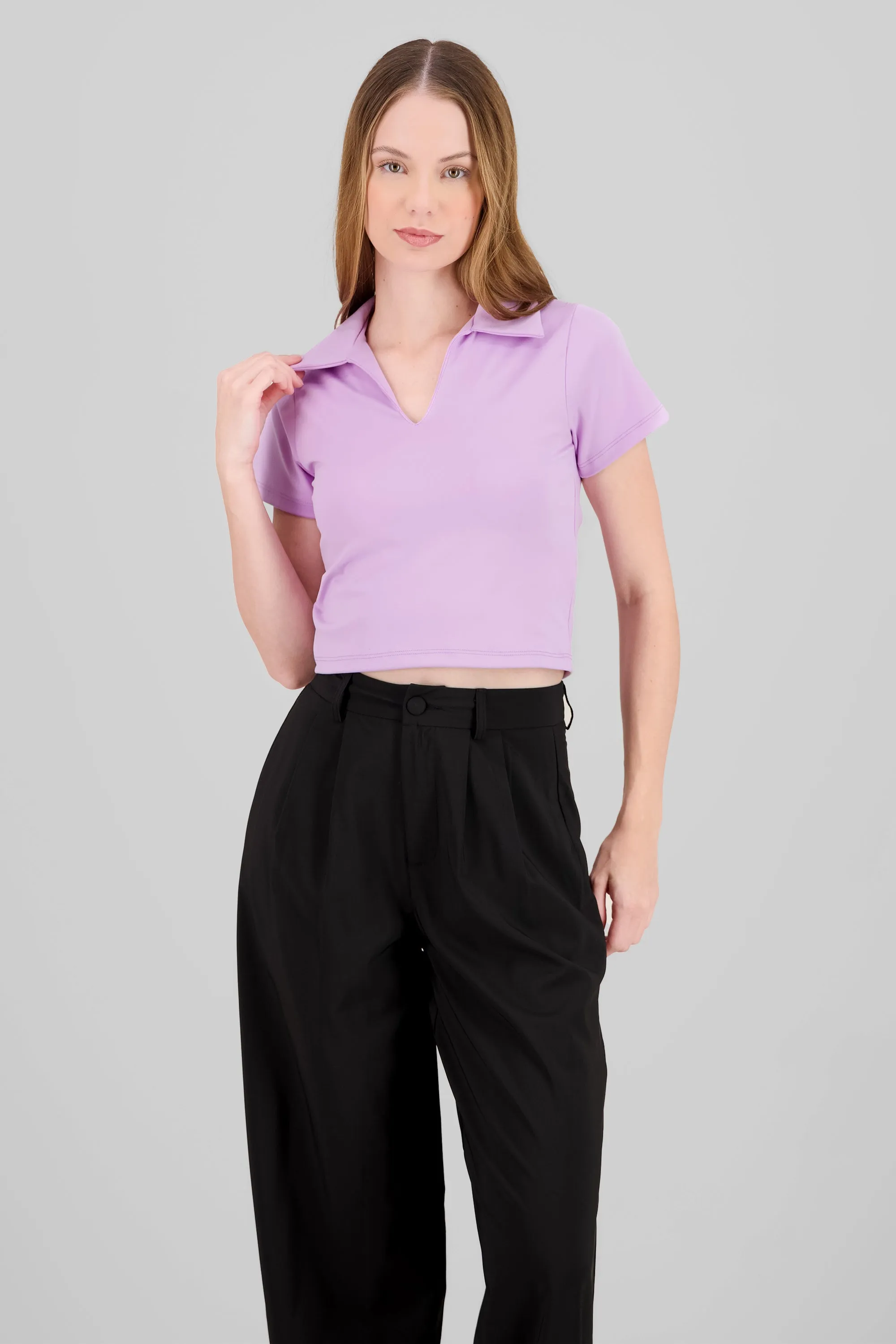 Top crop manga corta cuello polo sold by Shasa