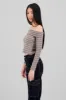 Top manga larga off shoulder detalle dobles sold by Shasa