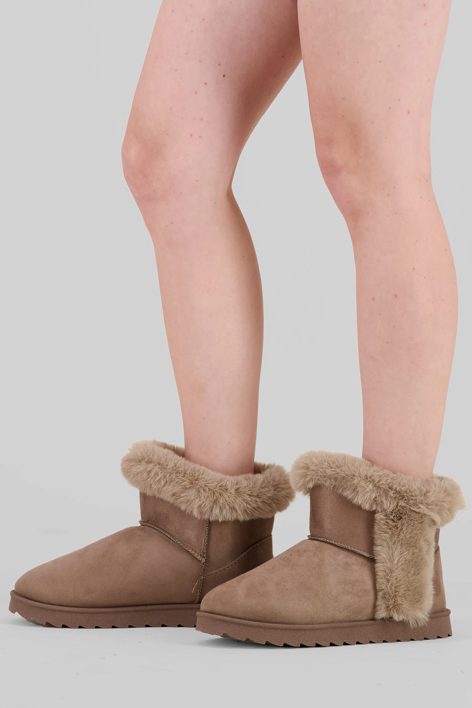 Bota peluche fluffy sold by Shasa