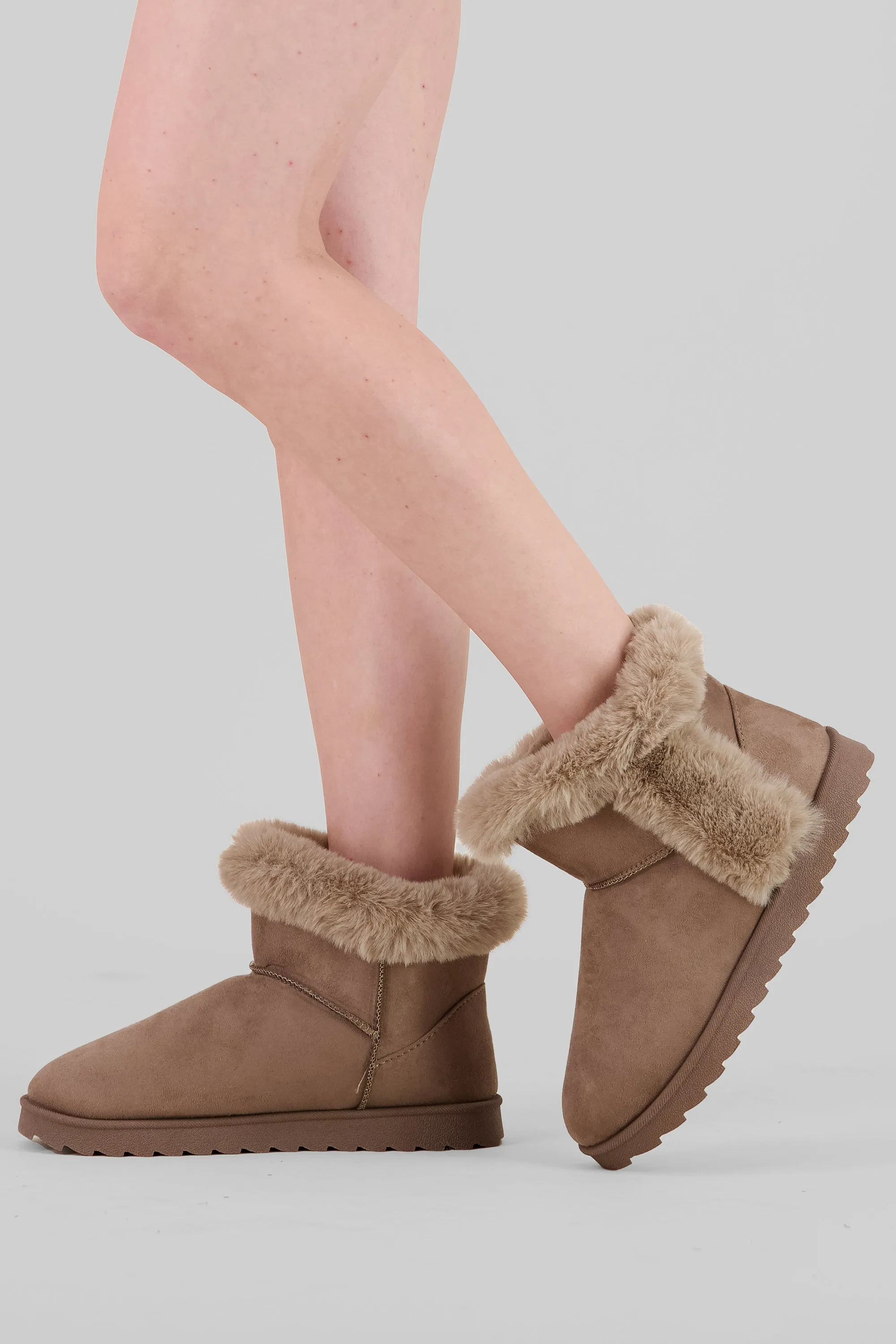 Bota peluche fluffy sold by Shasa product image thumbnail 2