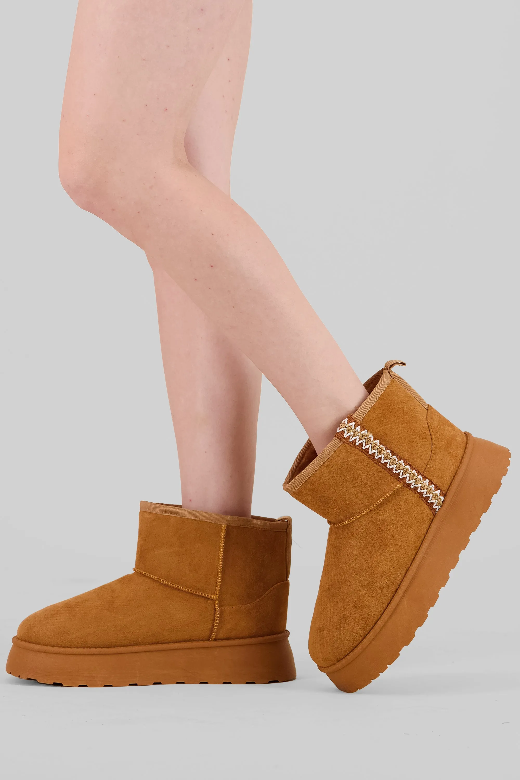 Bota peluche plataforma franja sold by Shasa product image thumbnail 2