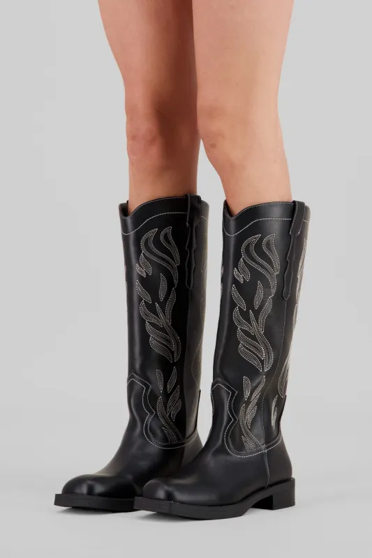 Bota vaquera punta cuadrada sold by Shasa