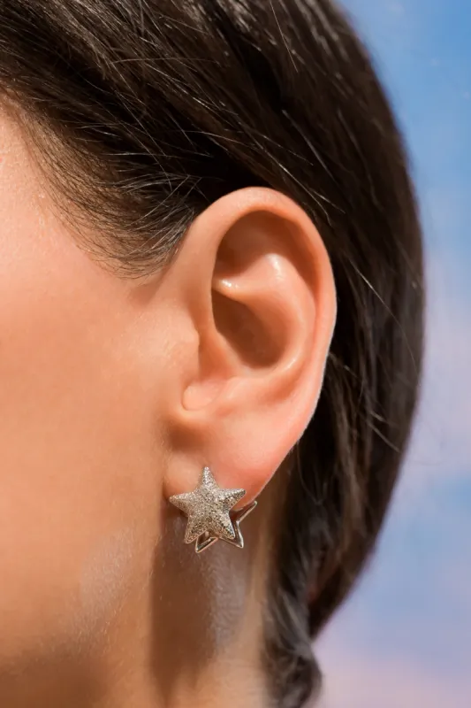 Aretes estrellas brillos sold by Shasa