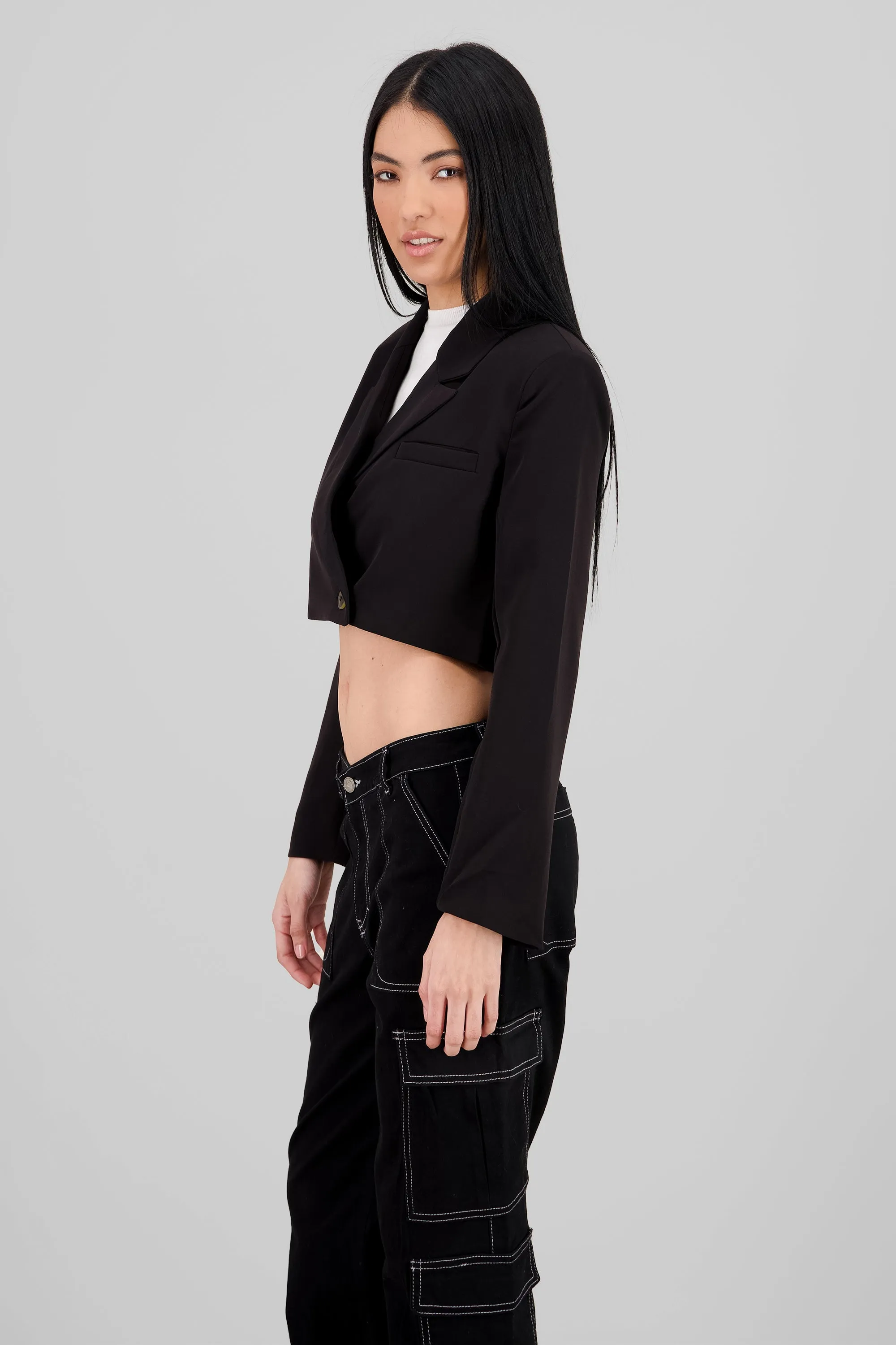 Blazer corto cruzado liso sold by Shasa product image thumbnail 3