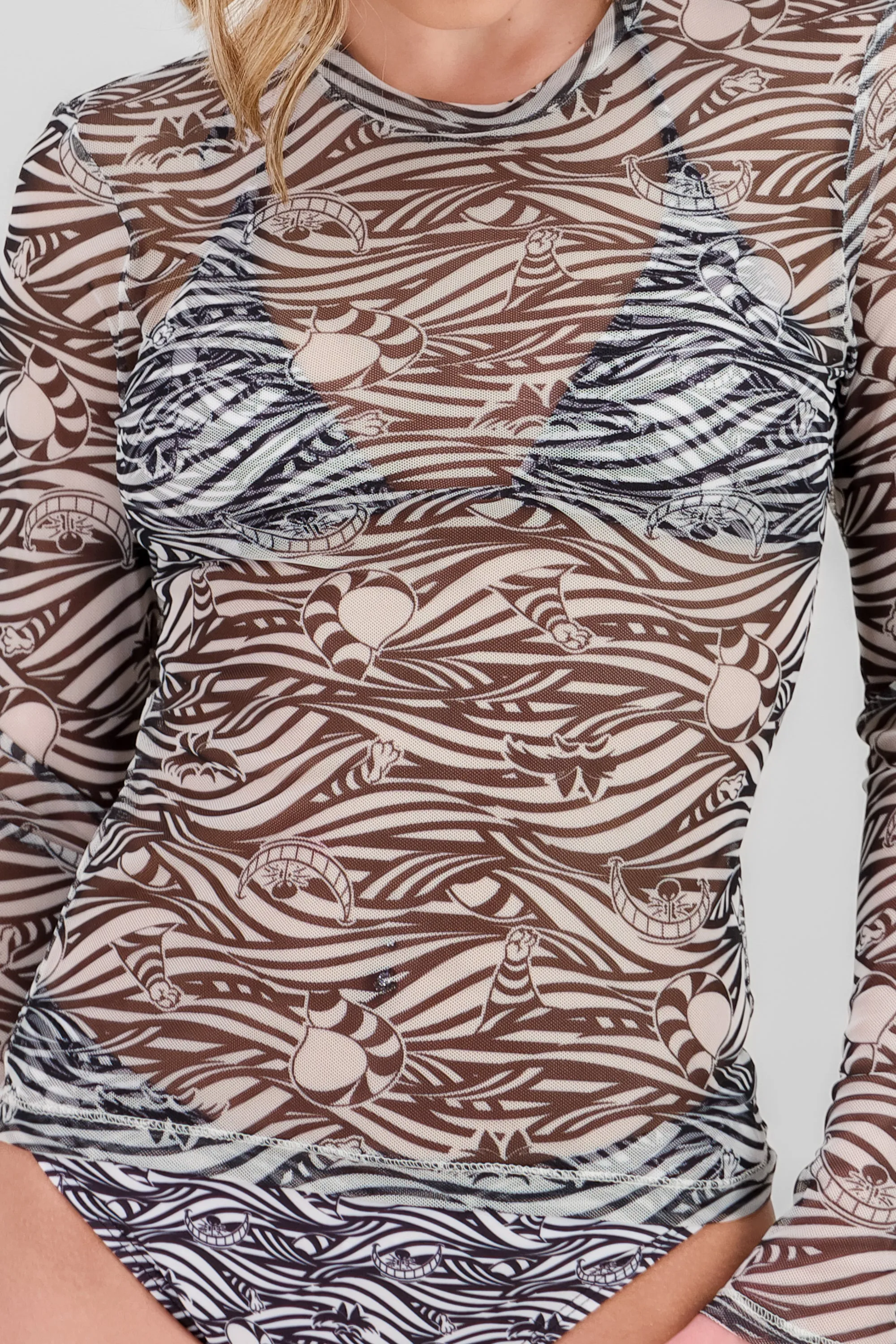 Blusa mesh gato alicia en el pais de las maravilla sold by Shasa product image thumbnail 5