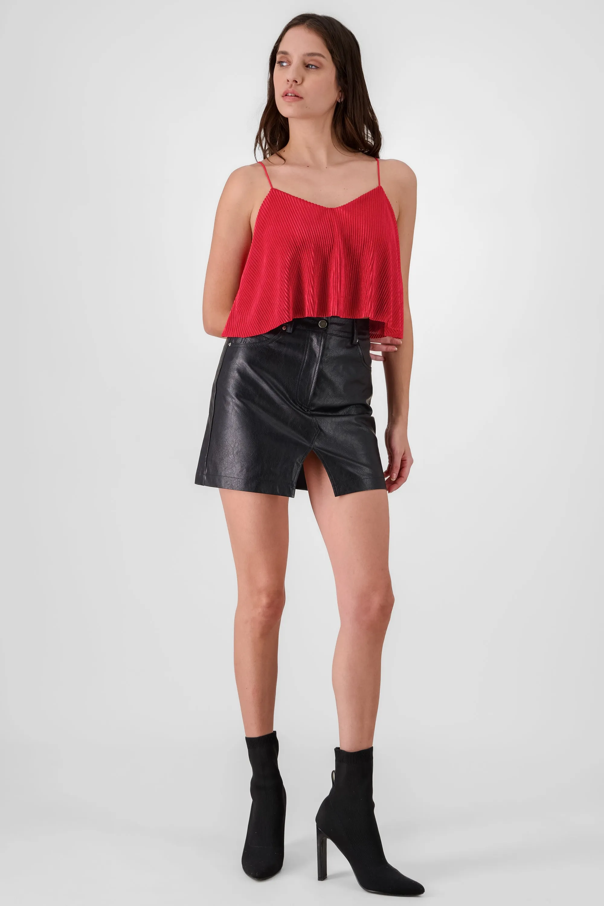 Falda mini PU detalle abertura sold by Shasa