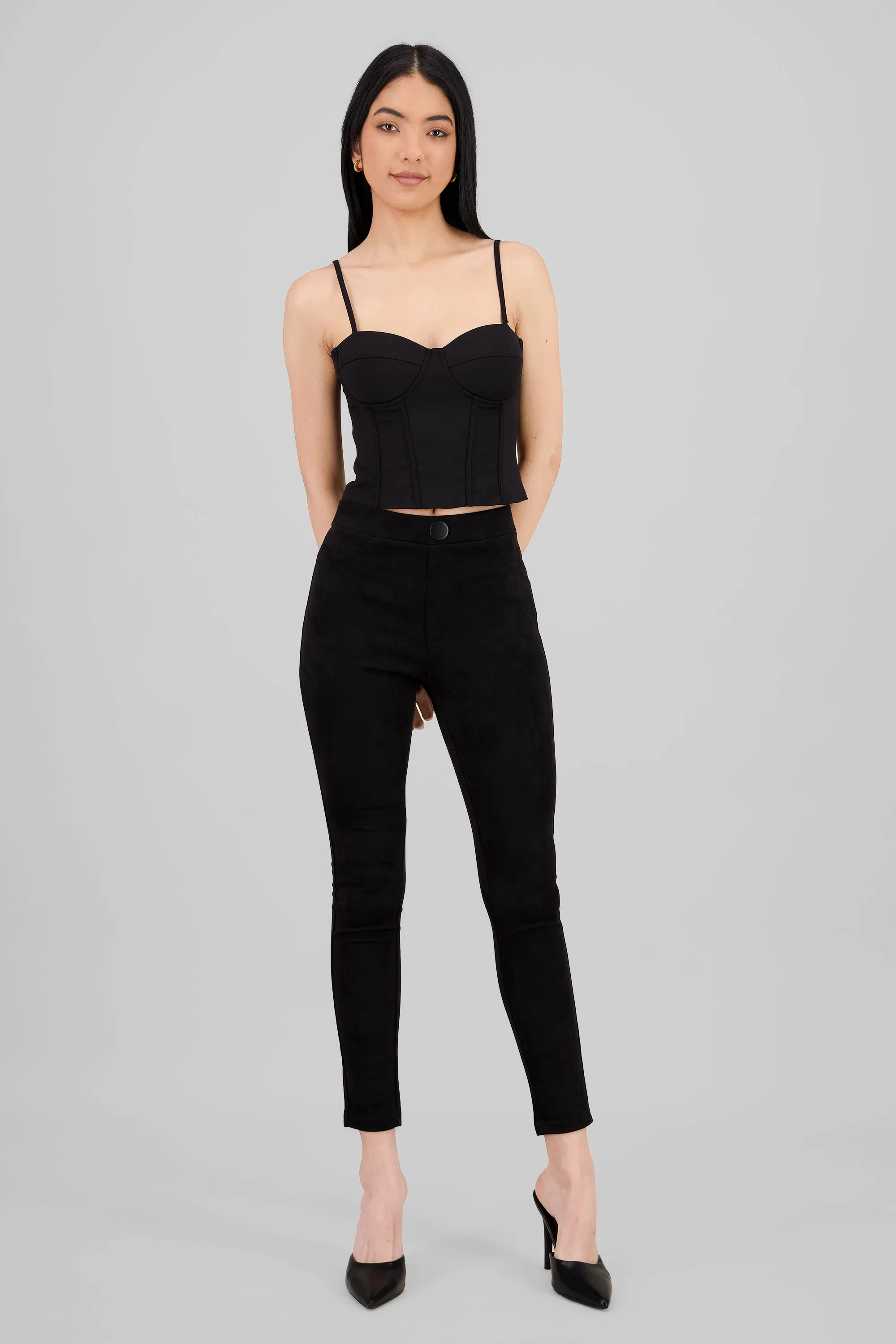 Pantalon entallado sold by Shasa