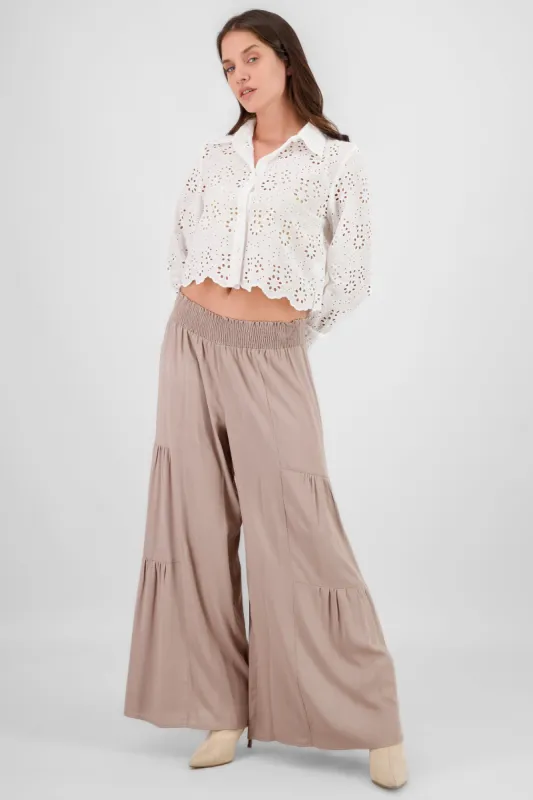 Pantalon amplio cortes detalle smock sold by Shasa