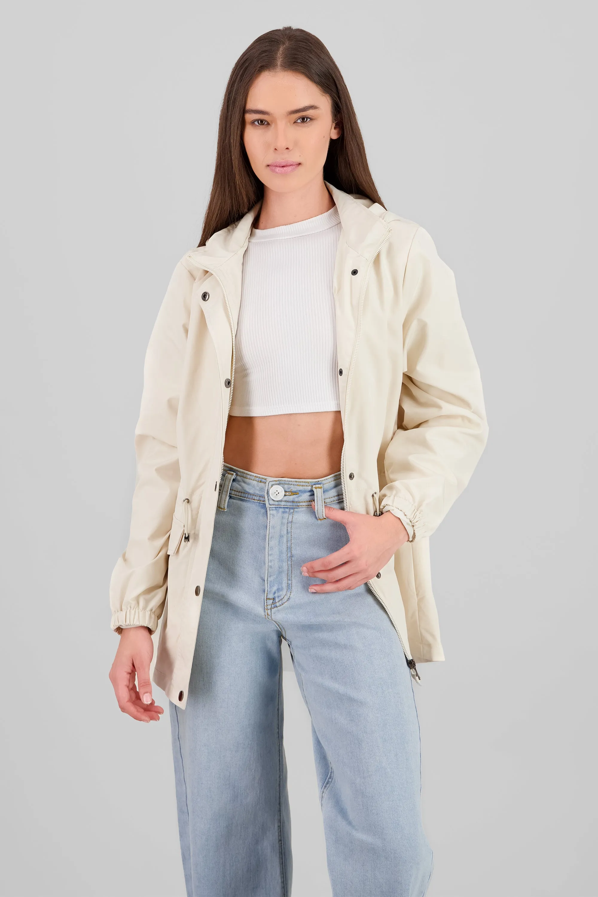 Gabardina corta botones sold by Shasa