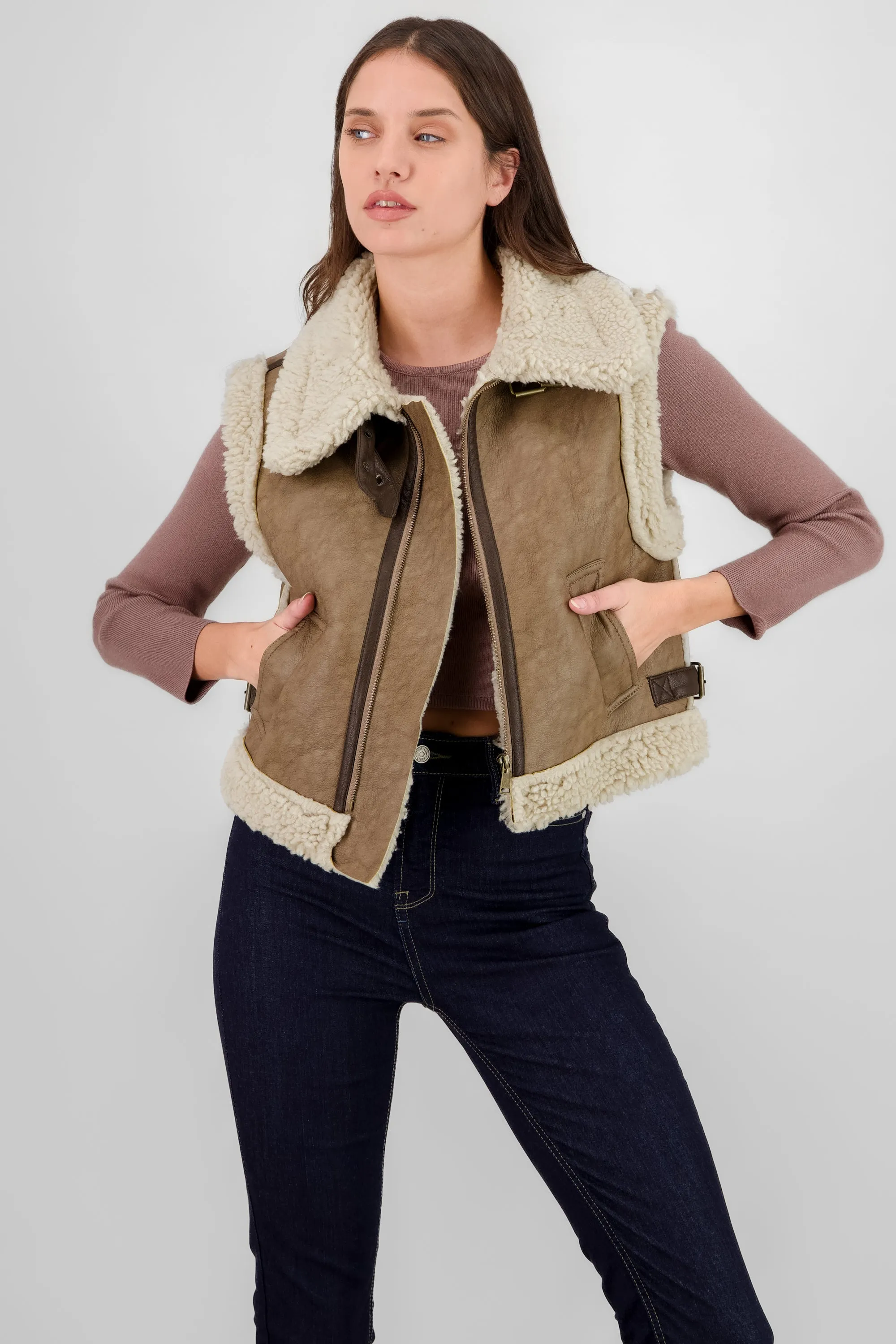 Chalecon con peluche sold by Shasa