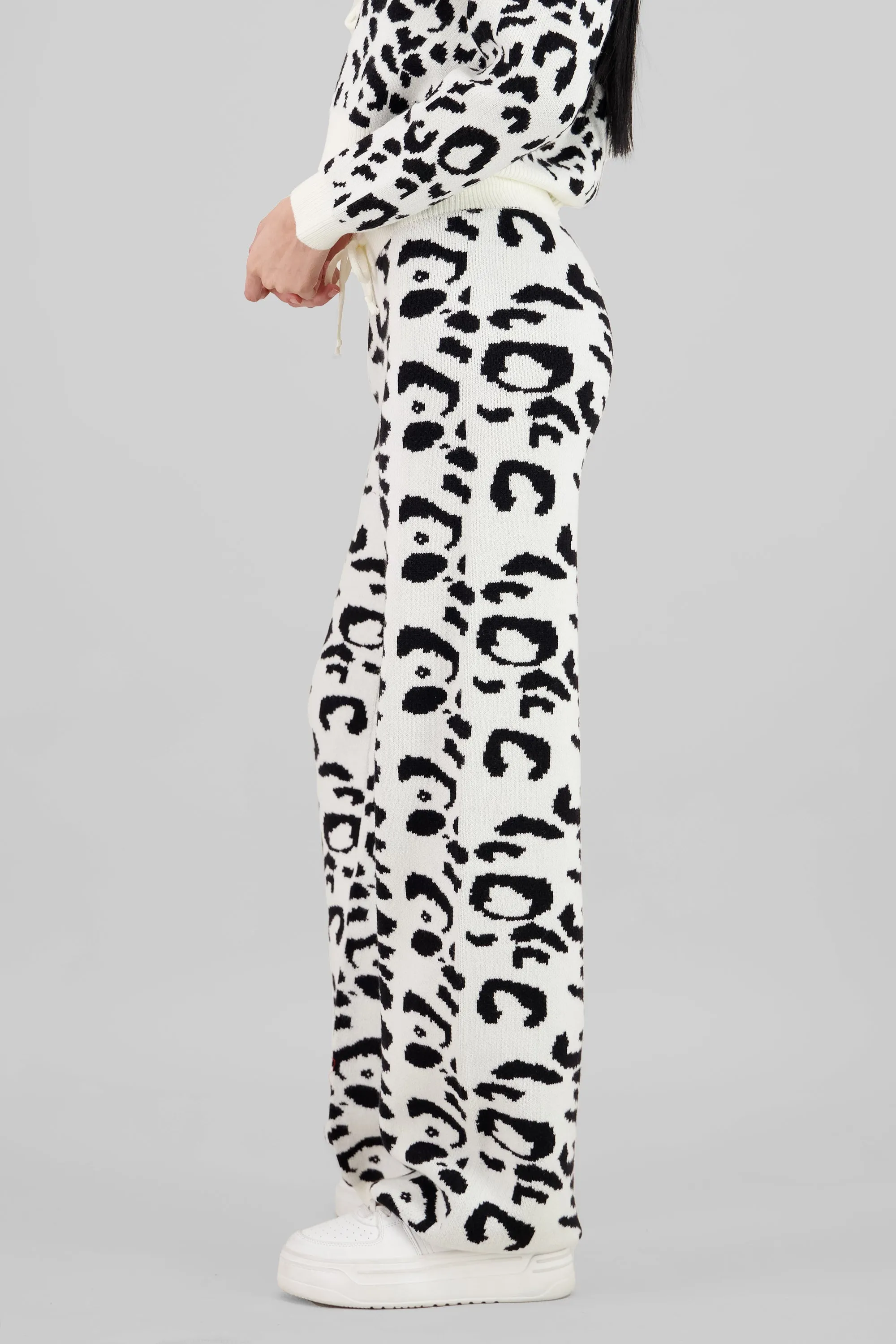 Pantalon de tejido sold by Shasa product image thumbnail 3