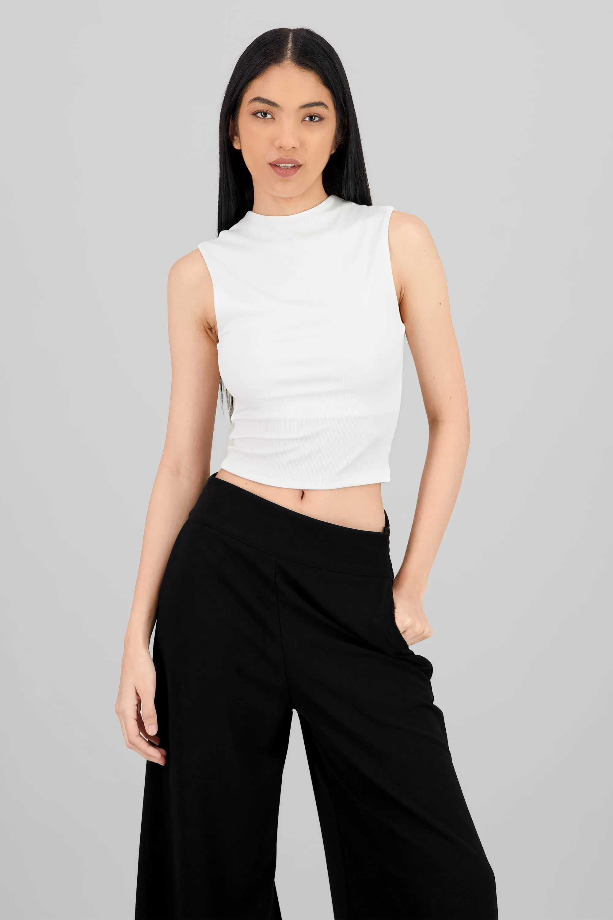 Top sin manga rib delgado sold by Shasa