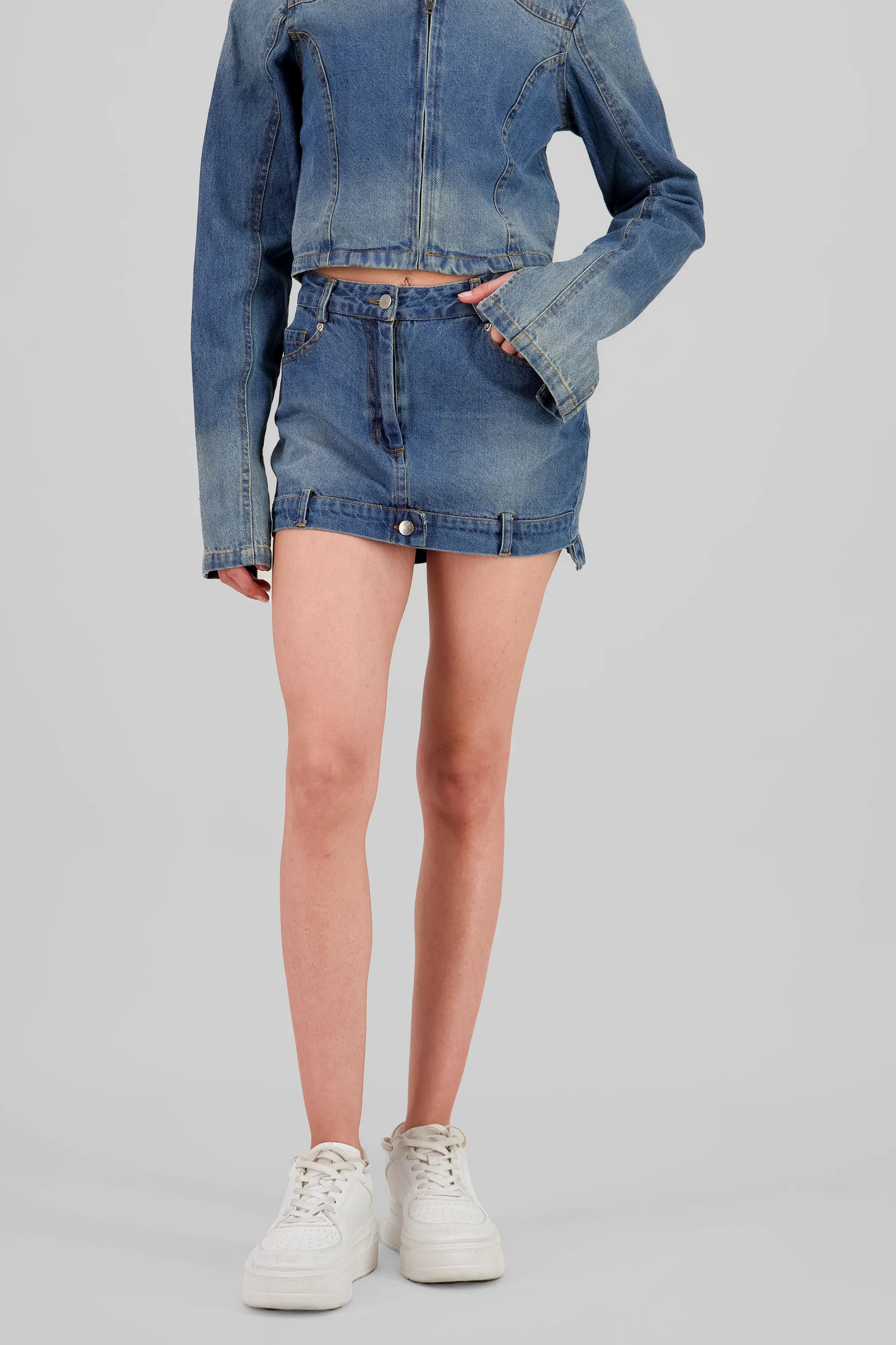 Falda mini con detalle de boton liso sold by Shasa product image thumbnail 2