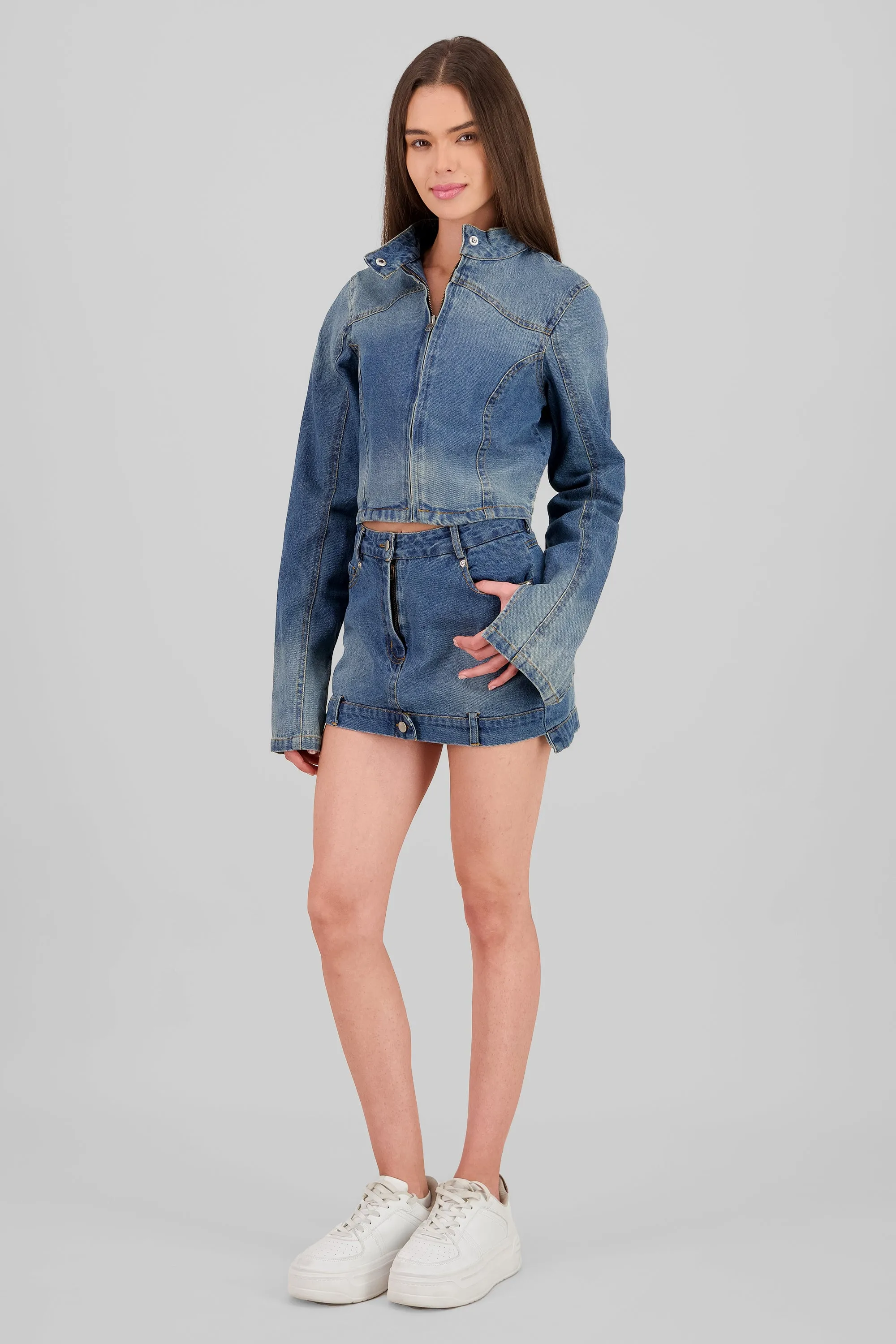 Falda mini con detalle de boton liso sold by Shasa