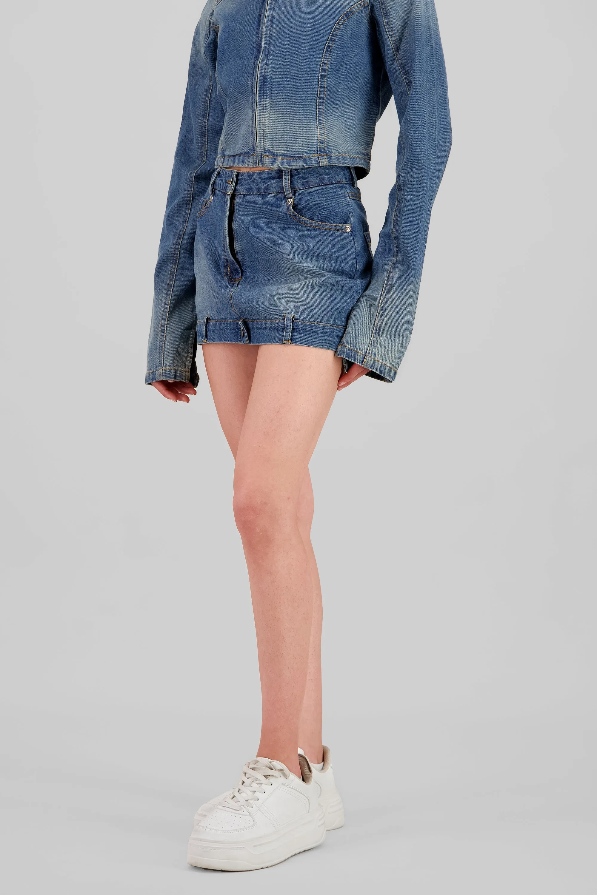 Falda mini con detalle de boton liso sold by Shasa product image thumbnail 3