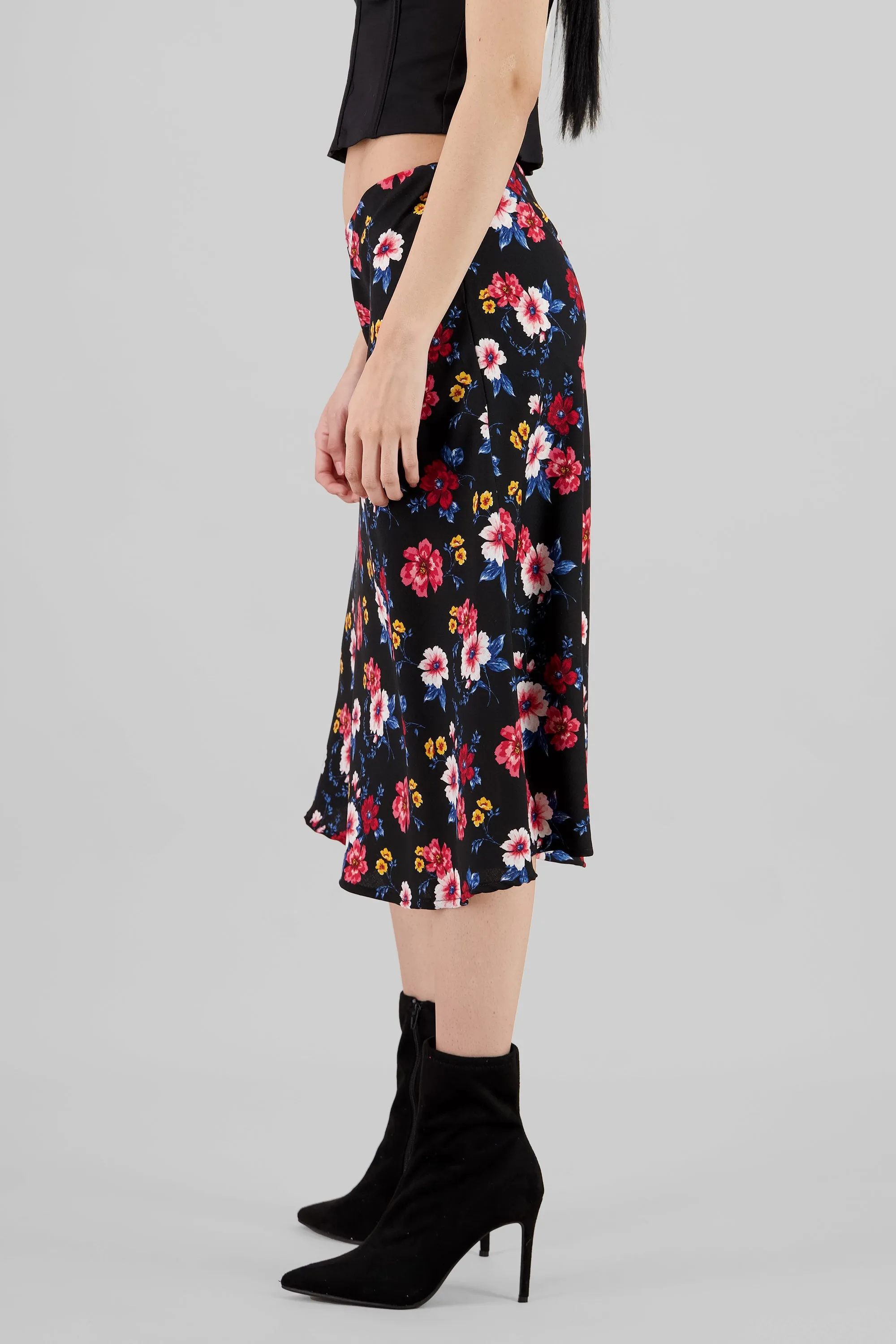 Falda midi flores sold by Shasa product image thumbnail 3
