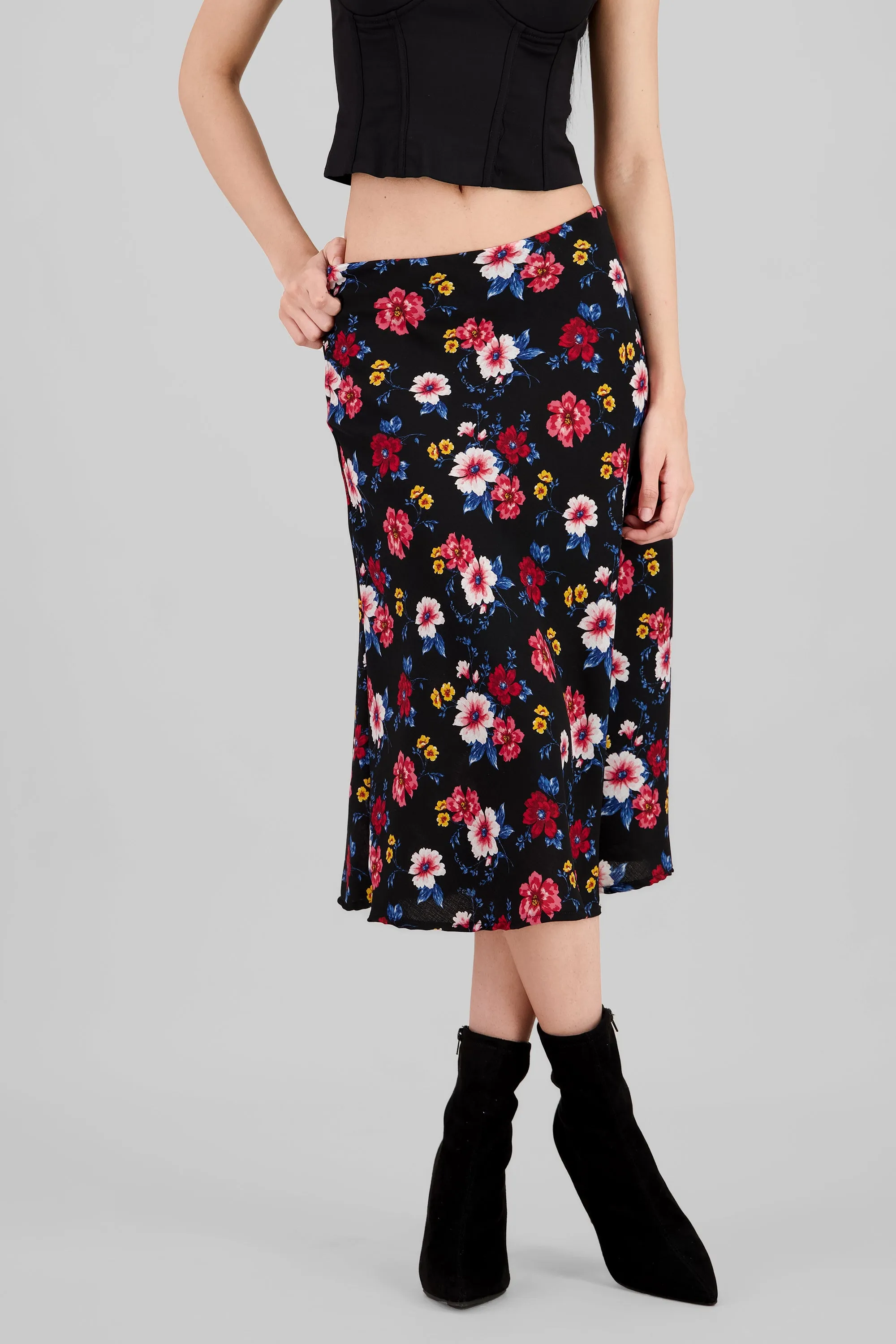 Falda midi flores sold by Shasa product image thumbnail 2