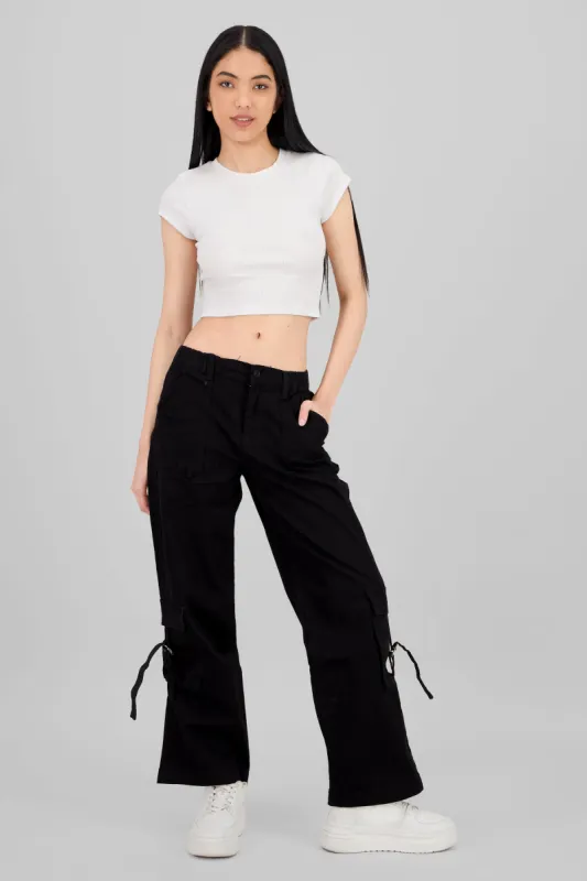 Pantalón cargo resorte en pretina sold by Shasa