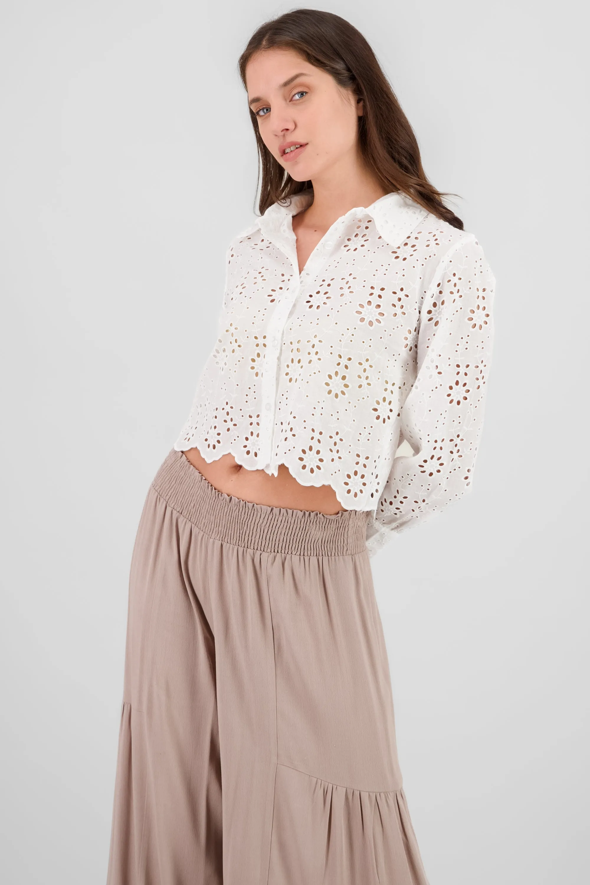 Camisa con detalle de eyelet sold by Shasa product image thumbnail 2